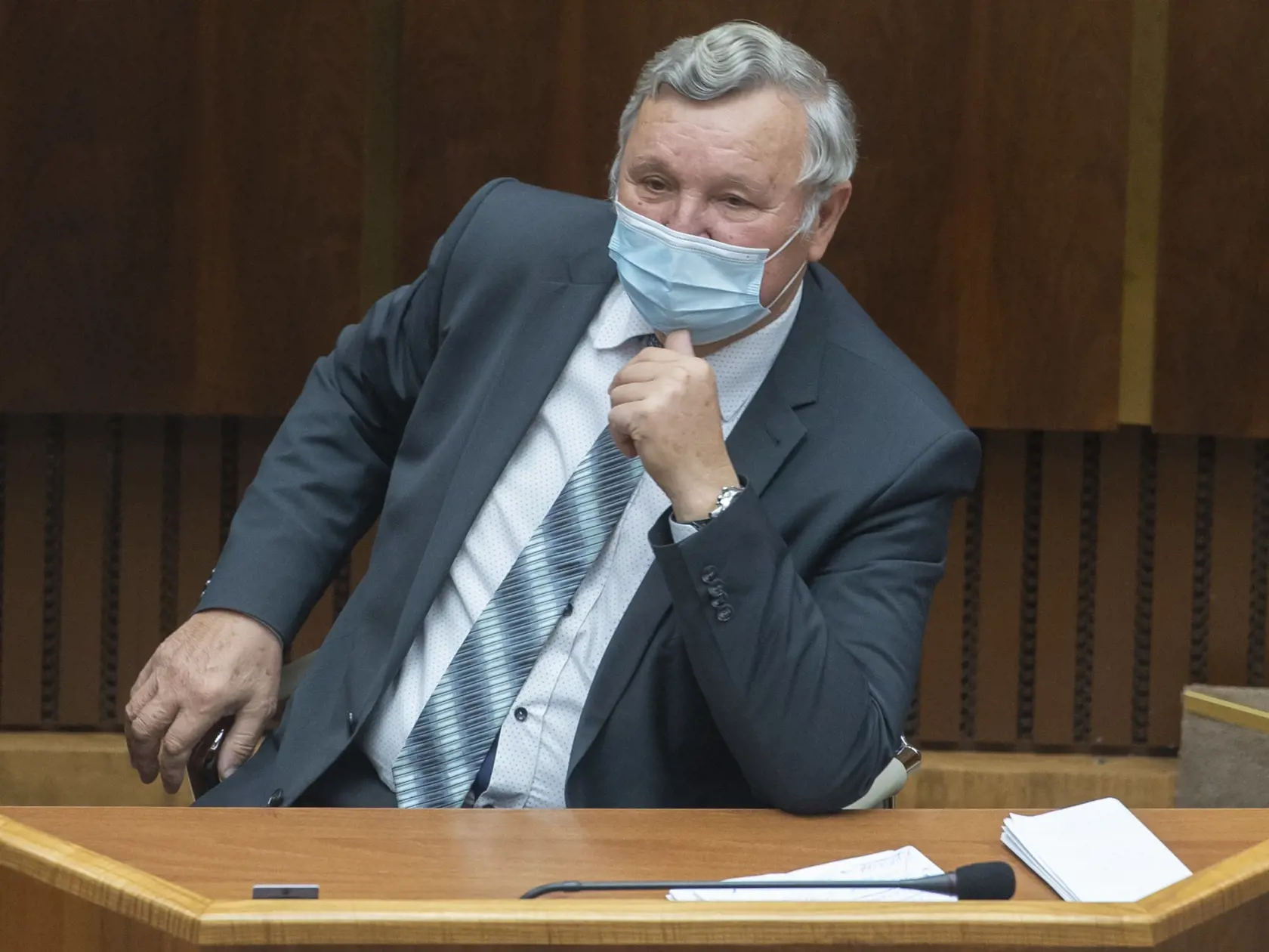 Trojicu dopĺňa bývalý člen ĽSNS Jozef Šimko.