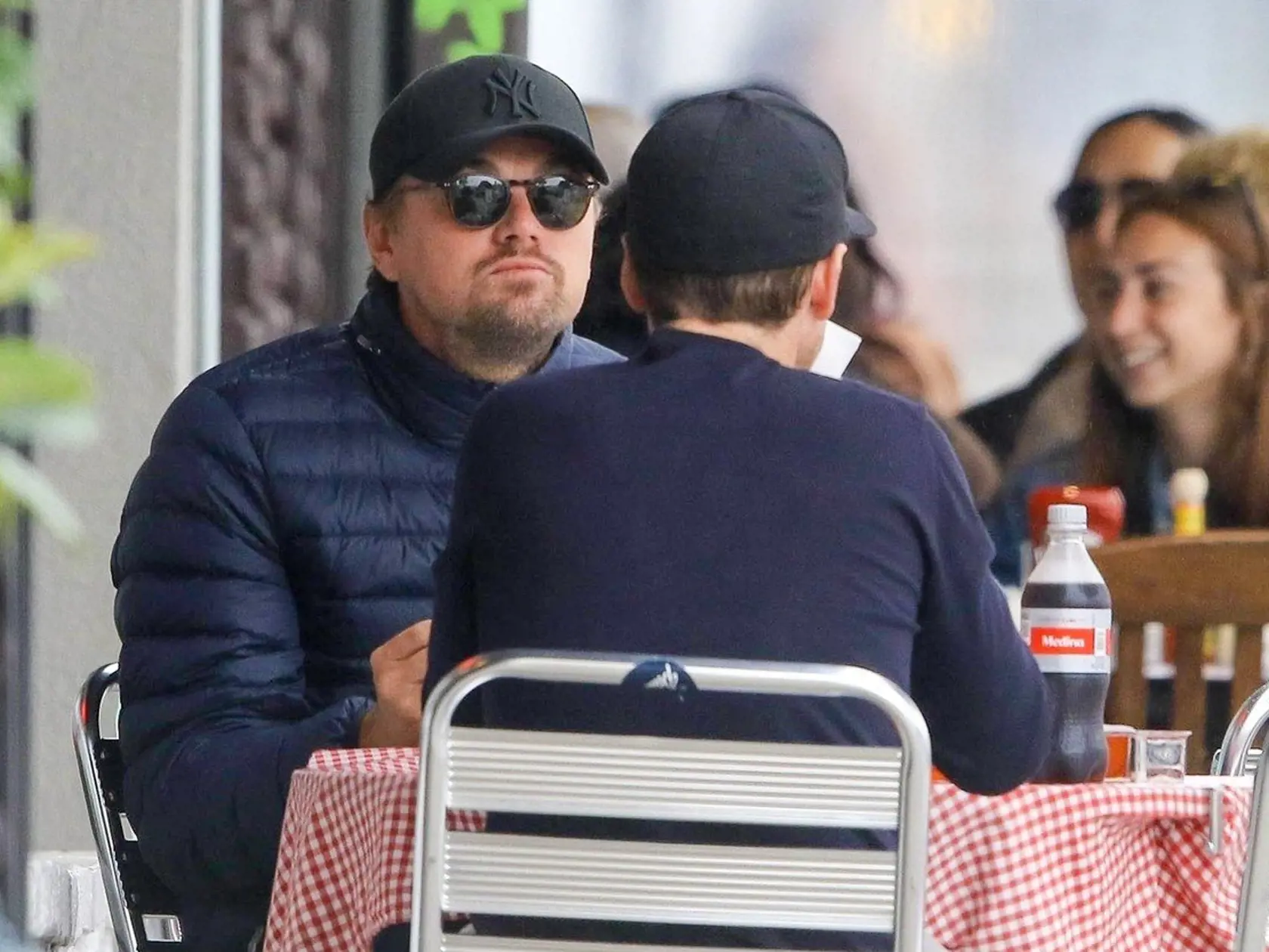 Leonardo je zrelý na svadbu, nemyslíte? 