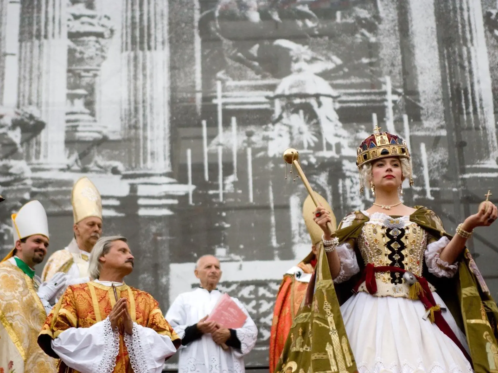 26.5.2011 sa v Bratislave na Hlavnom nÃ¡mestÃ­ uskutoÄnili korunovaÄnÃ© slÃ¡vnosti pri prÃ­leÅ¾itosti 270teho vÃ½roÄia korunovÃ¡cie MÃ¡rie TerÃ©zie. Gabriela MarcinkovÃ¡ ako MÃ¡ria TerÃ©zia, Image: 223568492, License: Rights-managed, Restrictions: , Model Release: no, Credit line: Profimedia, TEMP Petit Press