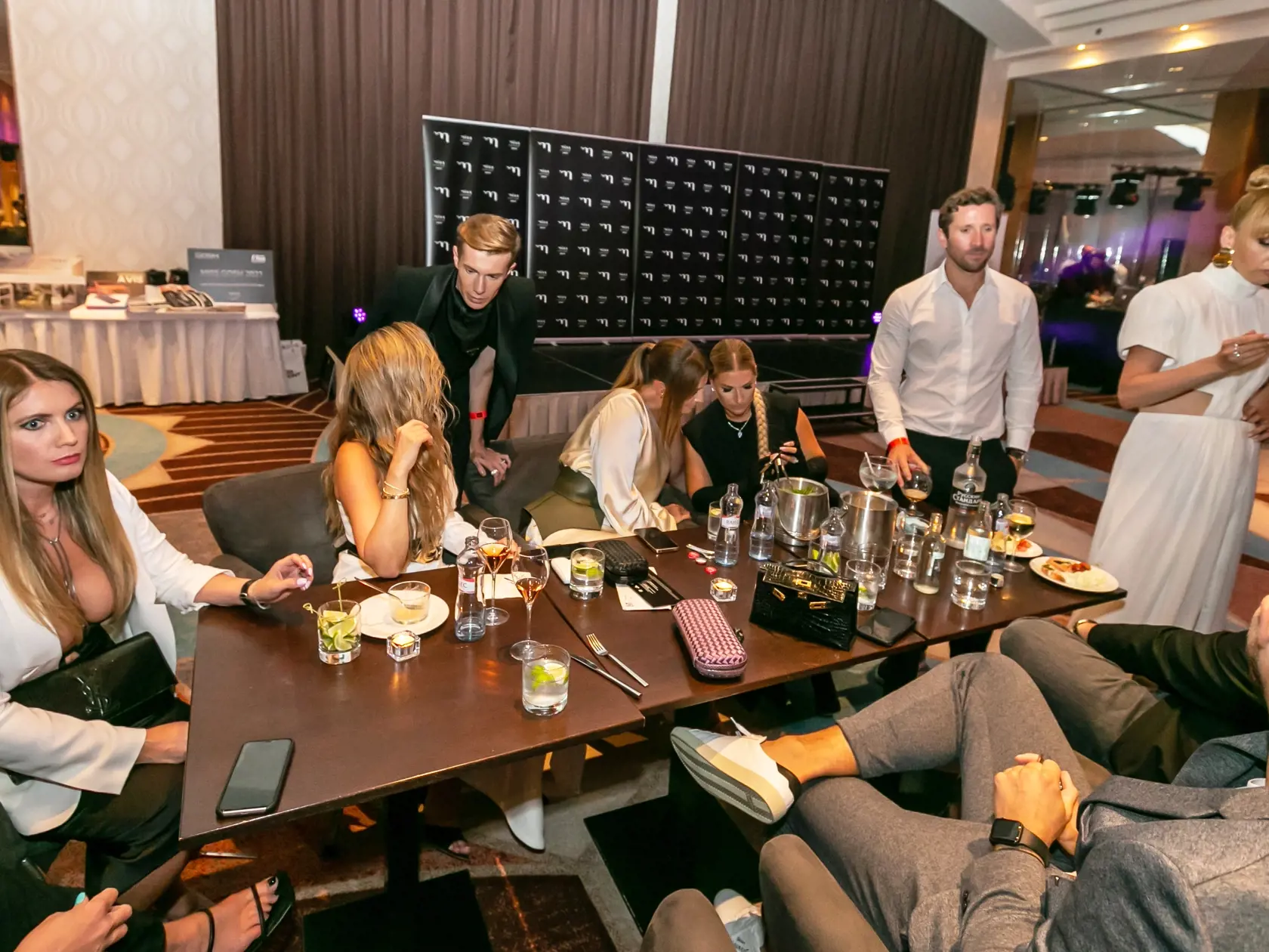 Na snímke je Eva Rezešová Džodlová, Natália Selveková, Barbora Franeková a Dominika Cibulková na párty v hoteli Hilton. 