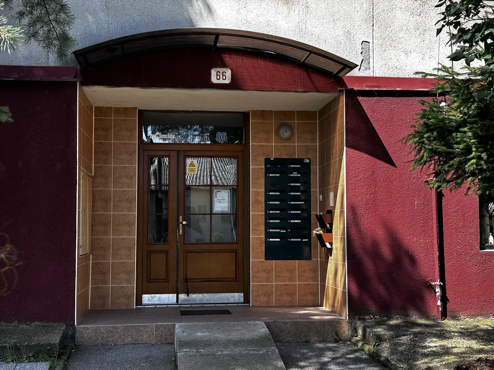 Zisťovali sme, či sa v tomto prípade môže obeť dožadovať, aby ju obvinený muž nekontaktoval.