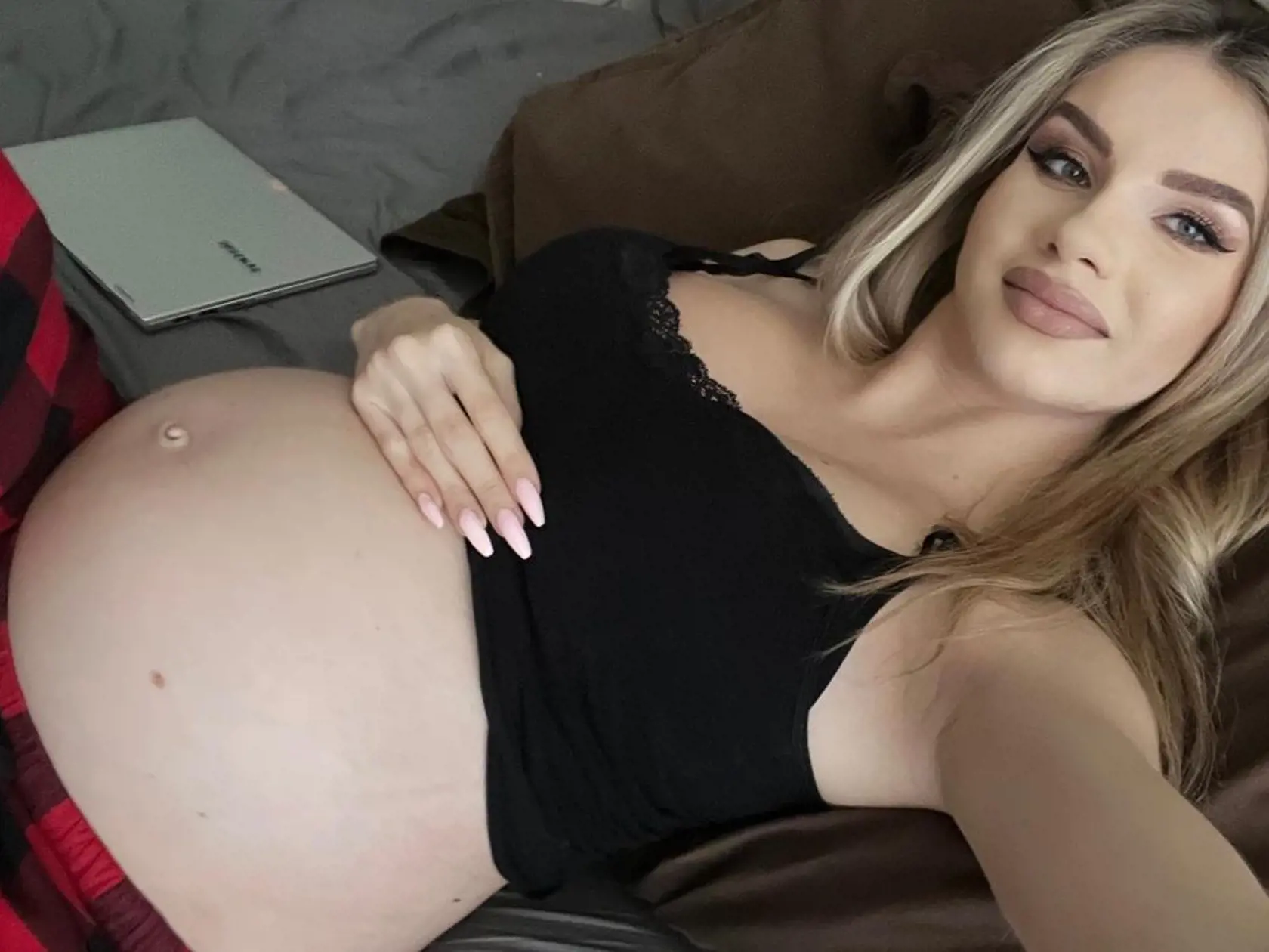 Broňa bola krásna tehuľka.