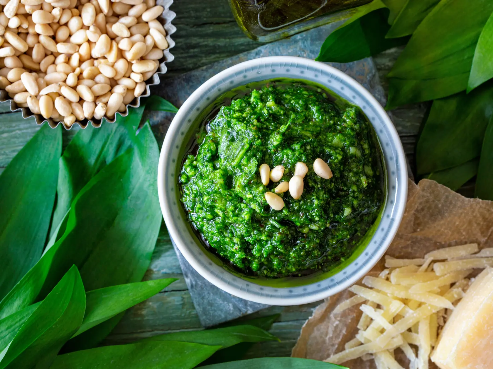 Pesto z medvedieho cesnaku je hotová lahôdka.