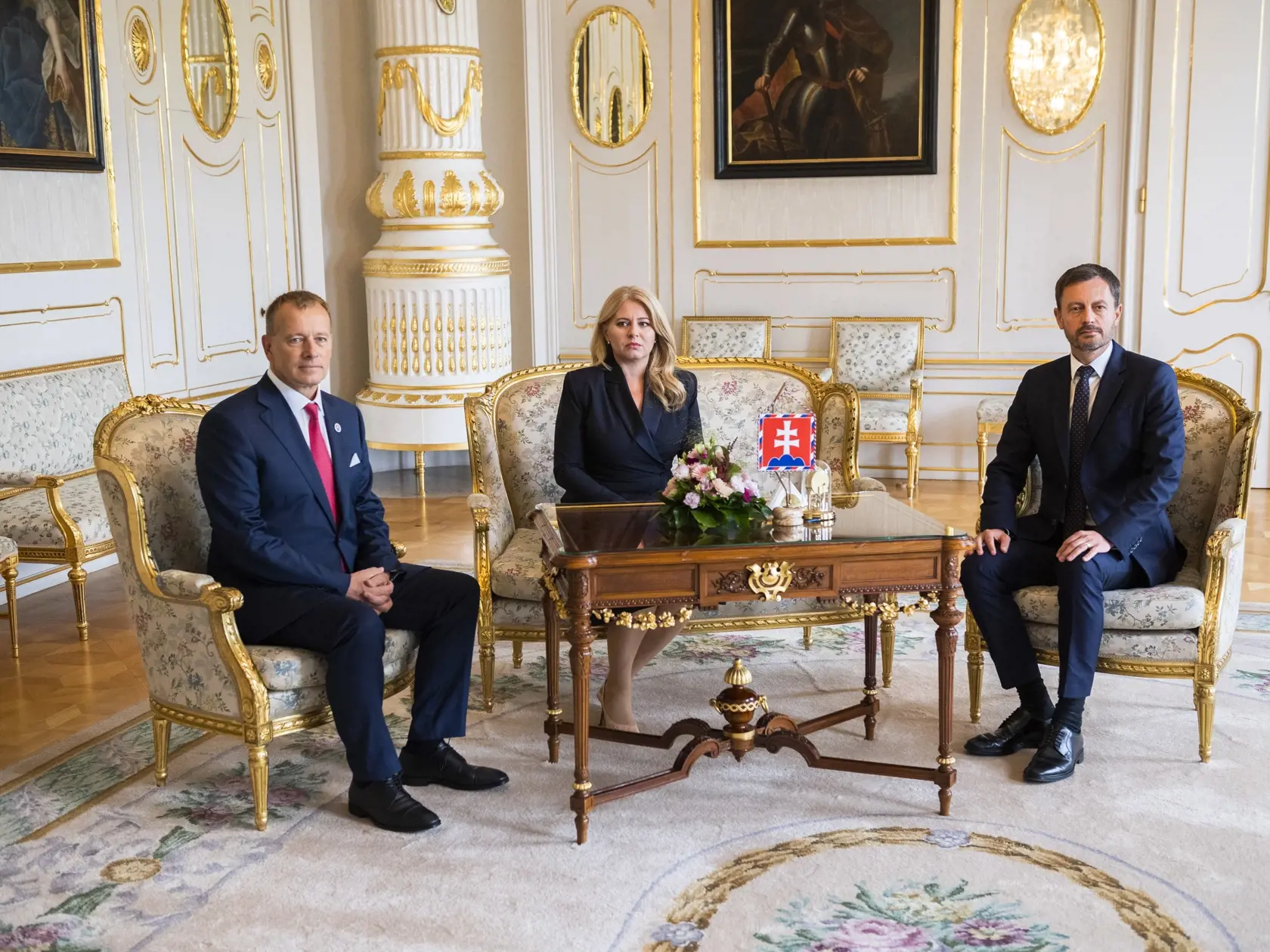 Heger si to po rokovaní vlády namieril k prezidentke Zuzane Čaputovej "na koberček" spoločne s predsedom parlamentu Borisom Kollárom.