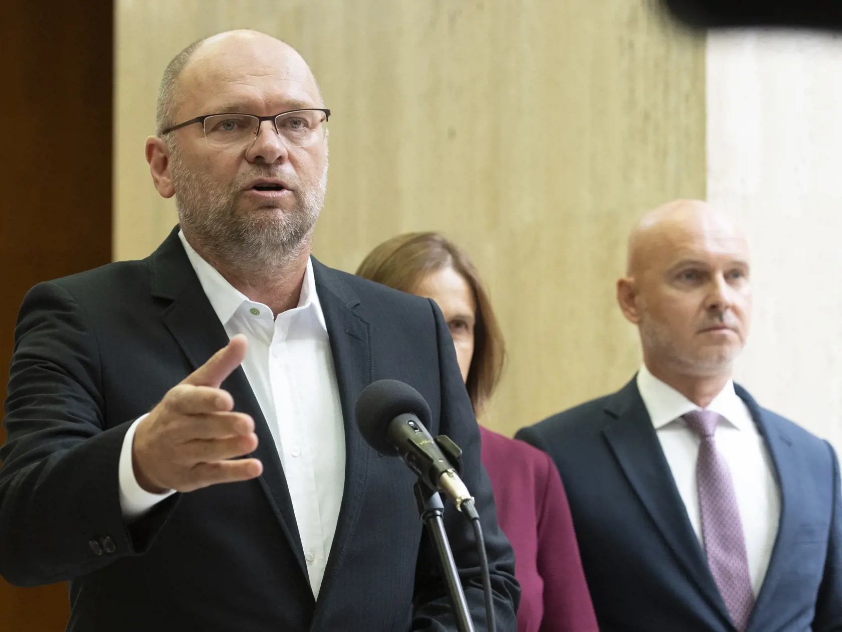 Richard Sulík oznámil, že už podal svoju demisiu v podateľni Prezidentského paláca.