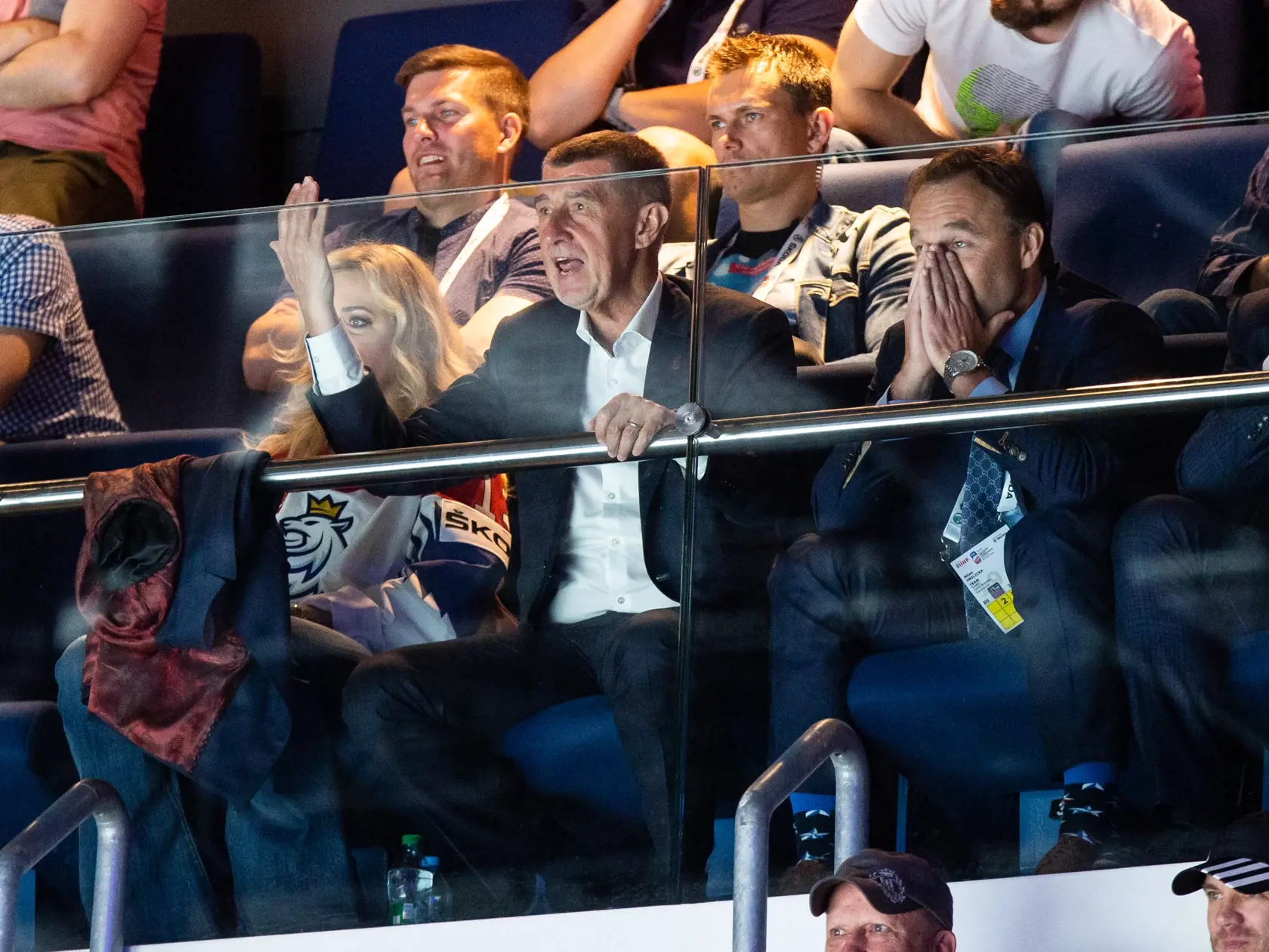 Na snímke Andrej Babiš s manželkou Monikou v hľadisku počas zápasu nadstavbovej časti IIHF Majstrovstiev sveta v ľadovom hokeji medzi Ruskom a Českou republikou.