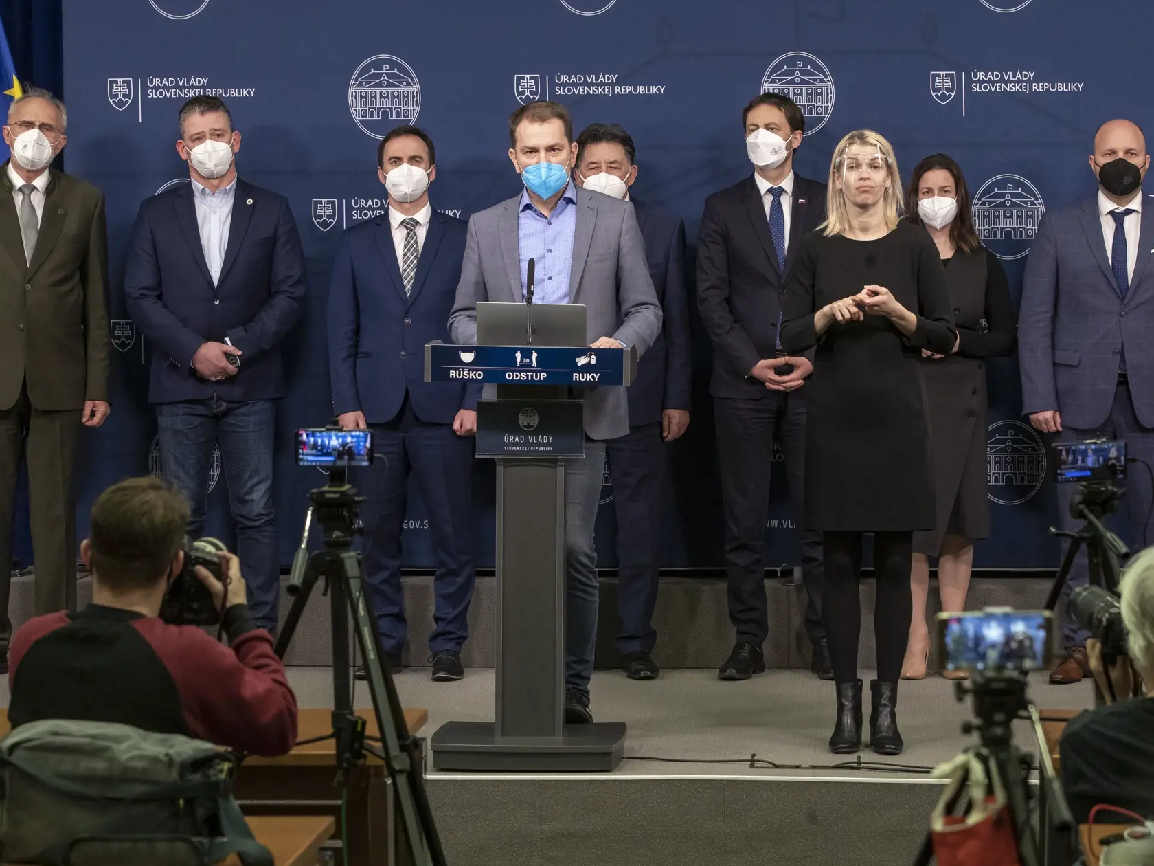Koaličná rada na úrade vlády SR, ktorá sa zaoberala súčasnou vládnou krízou. Na snímke je tlačovka predstaviteľov strany OĽaNO. 