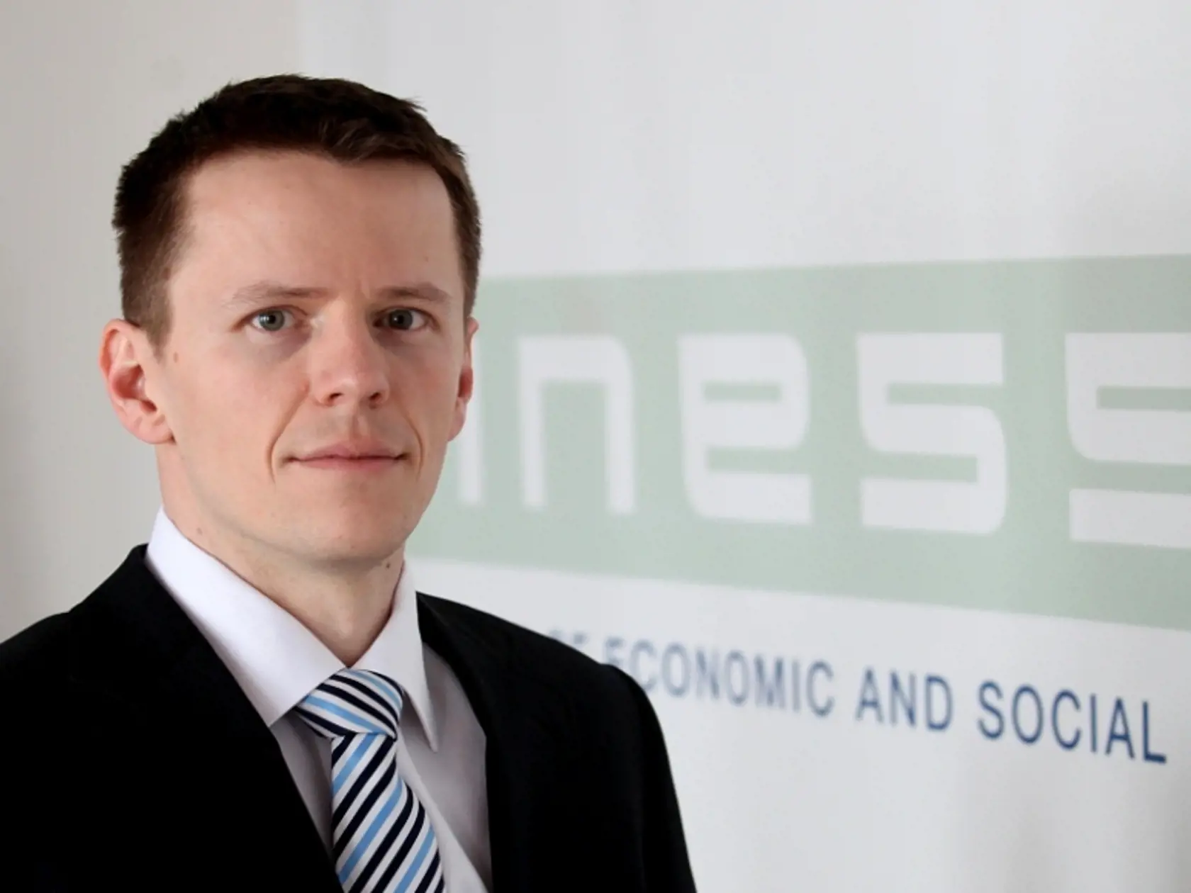 Analytik INESS Radovan Ďurana tvrdí, že ak chce štát zníženie zaťaženia práce financovať vyššou daňou z nehnuteľností, bude musieť byť tento nárast výrazný.