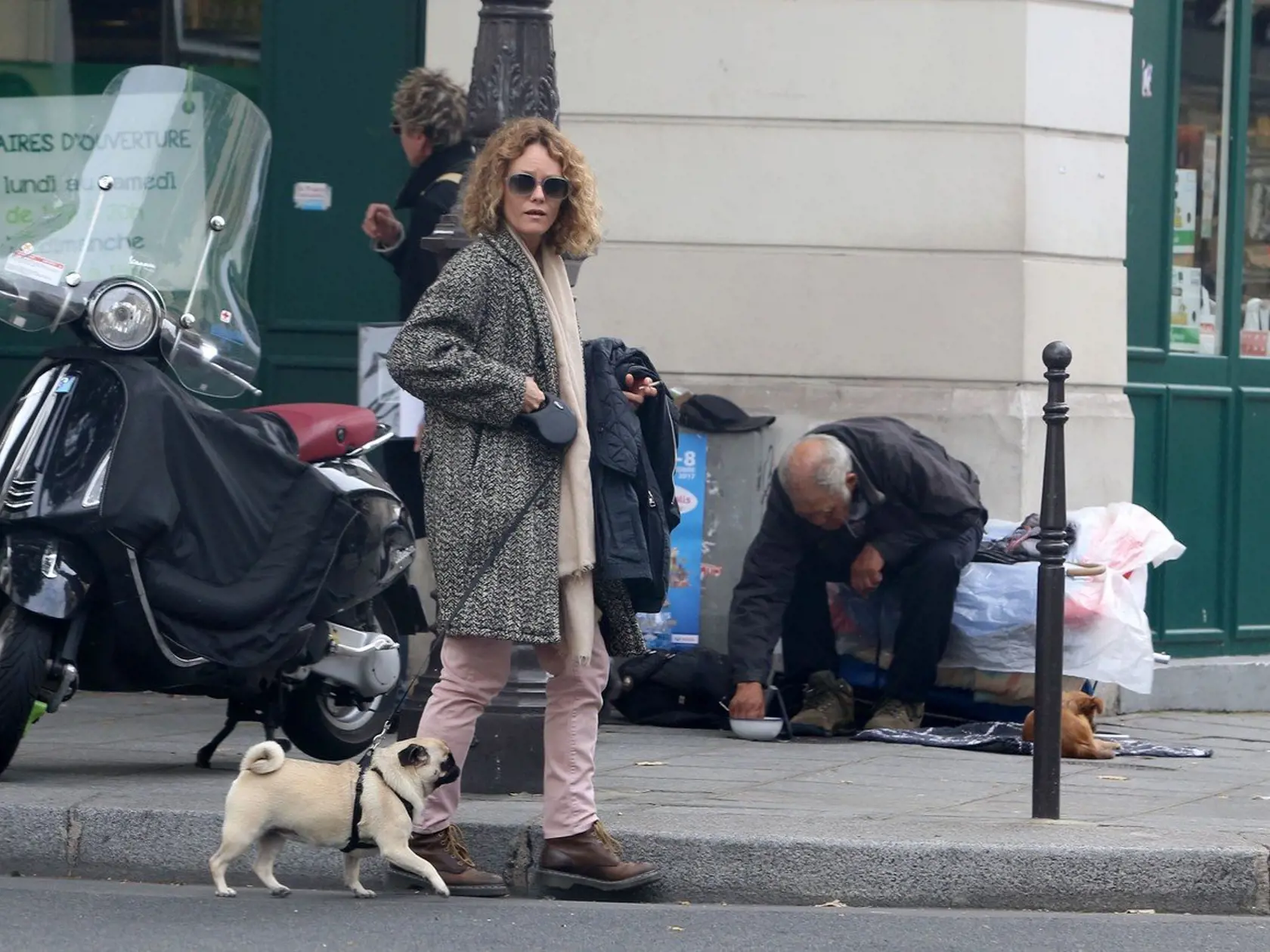 Exclusif : Vanessa Paradis her daughter Lilly-Rose Depp and Vanessa's mother go for a walk in family Paris, September 25 th 2017 Exclusif :Vanessa Paradis sa fille Vanessa et sa mÄre Corinne se baladent en famille dans le Marais. Le 25 Septembre 2017, Image: 350450642, License: Rights-managed, Restrictions: , Model Release: no, Credit line: Profimedia, KCS Presse