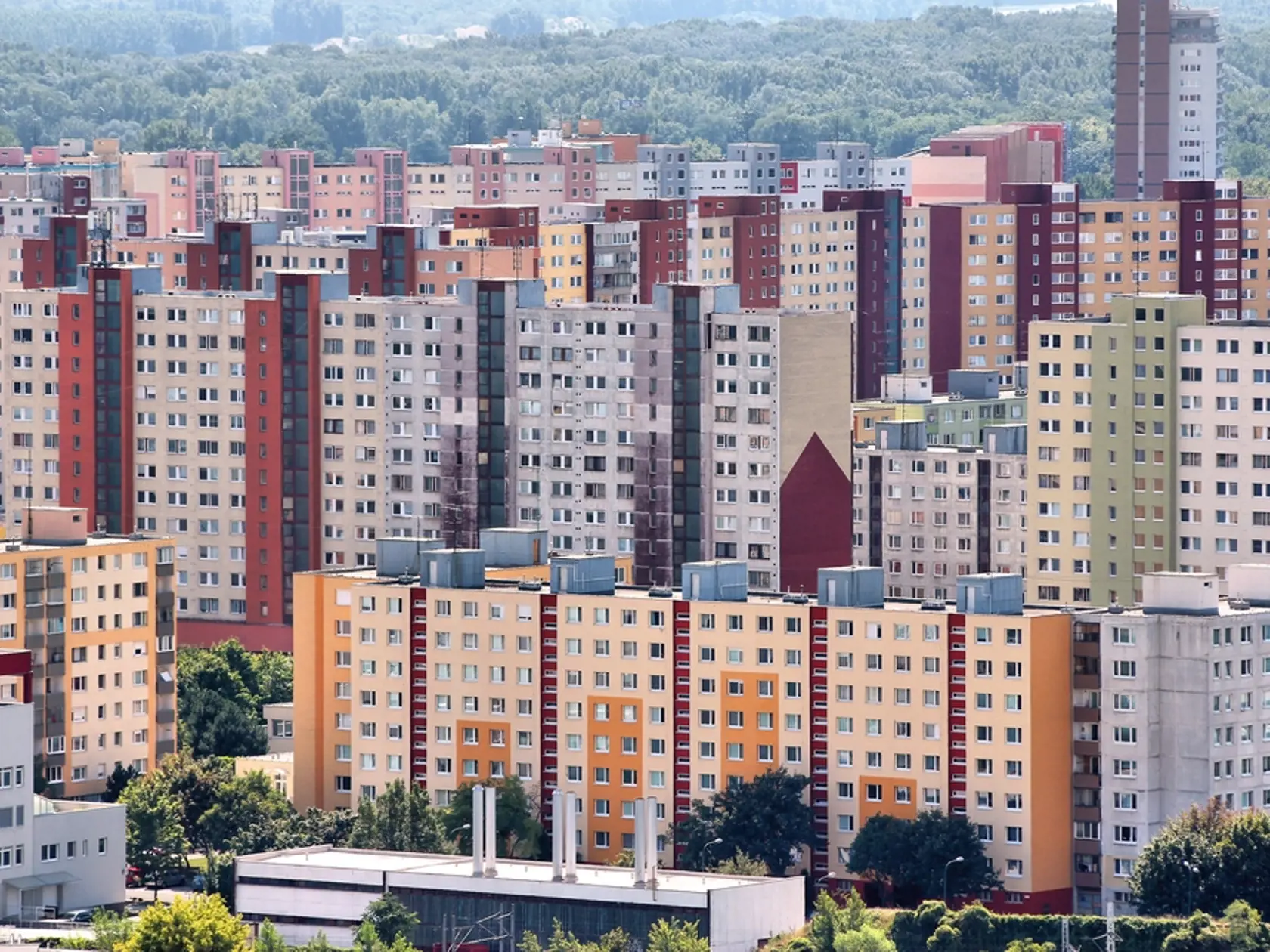V súčasnosti si sadzbu dane z nehnuteľností určujú mestá a obce. Vlani drvivá väčšina z nich nárazovo zvýšila sumy aj o vyše 100 percent.