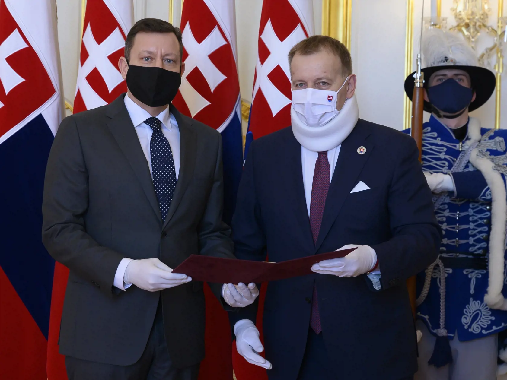 Novozvolený špeciálny prokurátor Daniel Lipšic (vľavo) zložil svoj sľub do rúk predsedu Národnej rady (NR) SR Borisa Kollára (v popredí vpravo) 15. februára 2021 v Bratislave. Začalo mu plynúť sedemročné funkčné volebné obdobie na poste šéfa Úradu špeciálnej prokuratúry (ÚŠP). FOTO TASR - Pavel Neubauer

