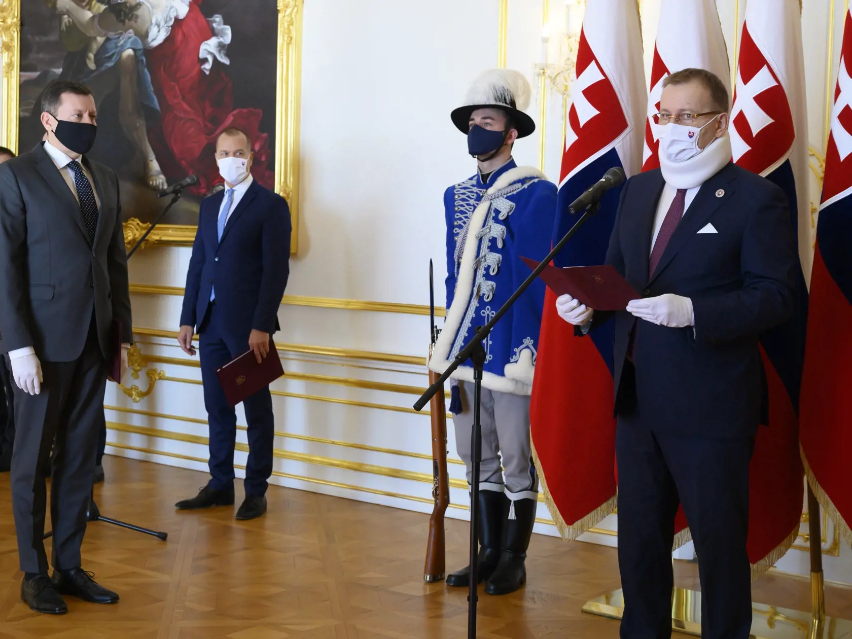 Novozvolený špeciálny prokurátor Daniel Lipšic (vľavo) zložil svoj sľub do rúk predsedu Národnej rady (NR) SR Borisa Kollára (vpravo) 15. februára 2021 v Bratislave. Začalo mu plynúť sedemročné funkčné volebné obdobie na poste šéfa Úradu špeciálnej prokuratúry (ÚŠP). FOTO TASR - Pavel Neubauer

