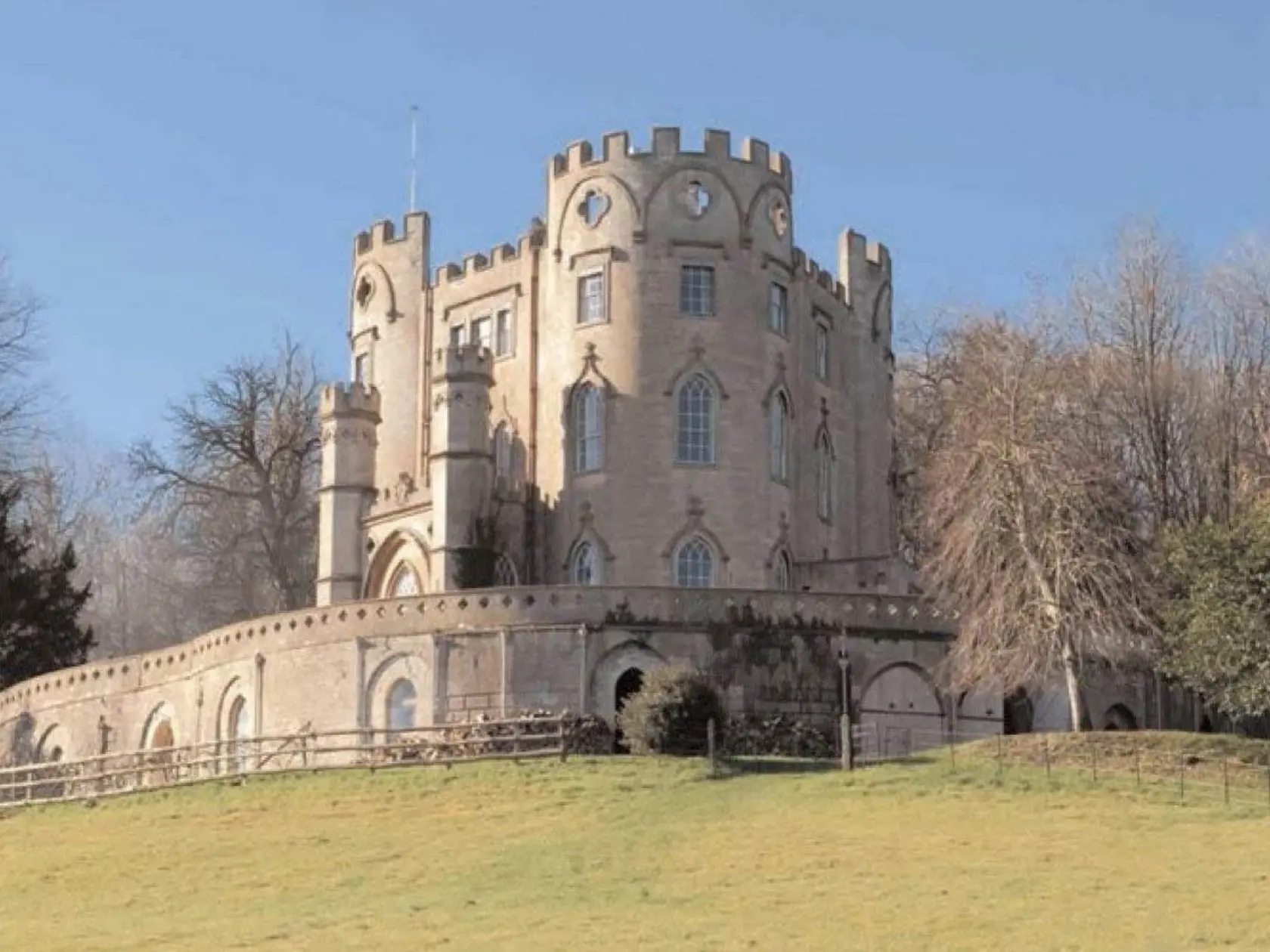 Somerset, 2009-10-20 / Actor NICOLAS CAGE: Inside his club shaped, 18th century castle located in Somerset, on the outskirts of Bath and about 120 miles from London. +++, Image: 98026789, License: Rights-managed, Restrictions: , Model Release: no, Credit line: Profimedia, Most Wanted Pictures