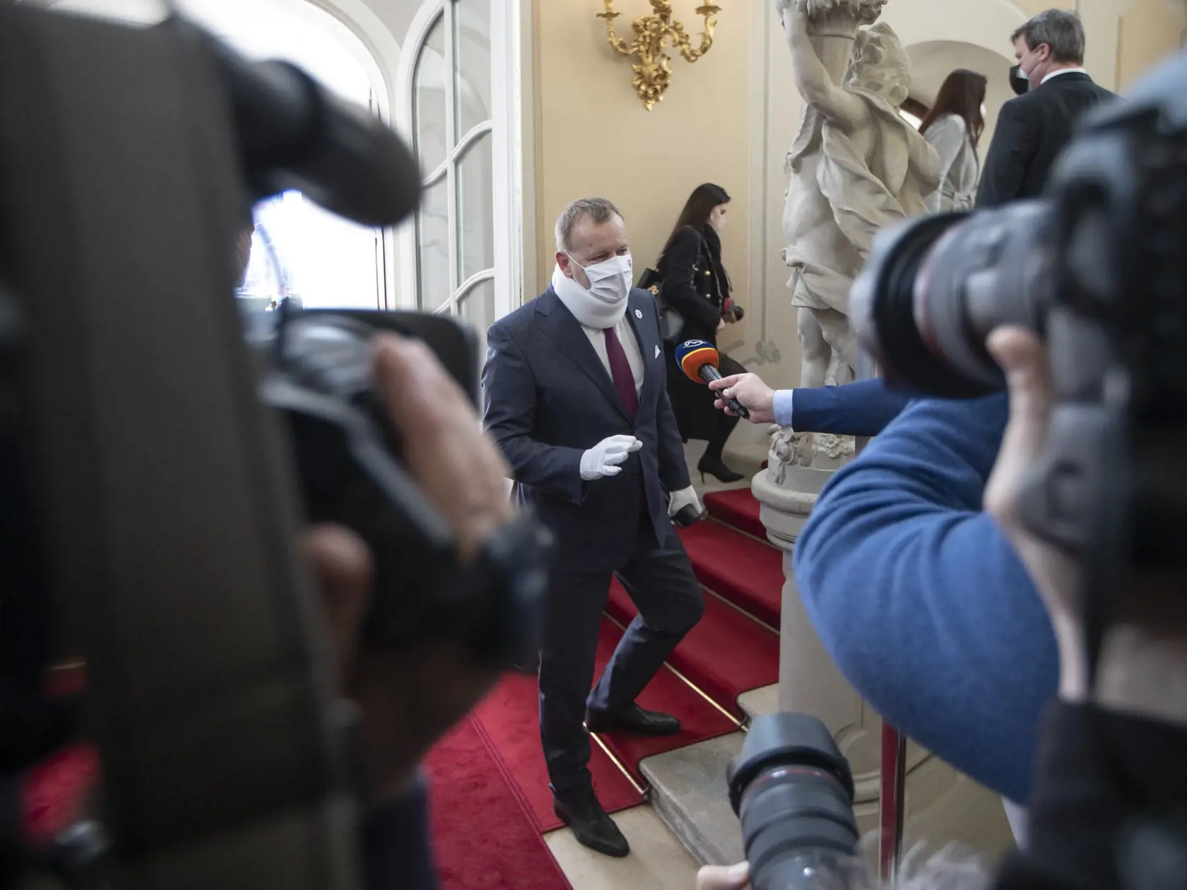 Stretnutie troch najvyšších ústavných činiteľov SR v priestoroch prezidentského paláca k aktuálnej pandemickej situácii koronavírusu Covid - 19 na Slovensku. Na snímke je príchod predsedu parlamentu Borisa Kollára.