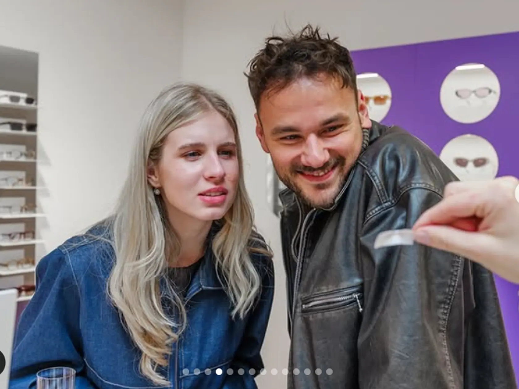 Emma na spoločnom zábere s novým partnerom. Jeho meno je Róbert.
