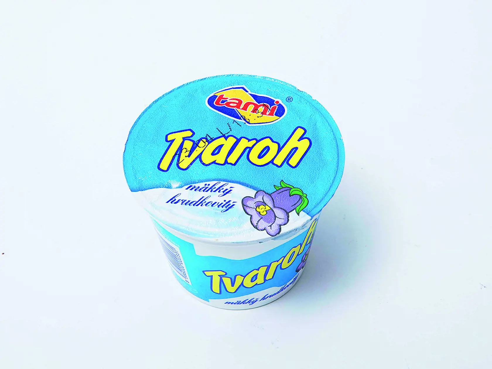 Tvaroh mäkký hrudkovitý
TAMI, 250 g
Krajina pôvodu/ Slovensko
Zloženie/ neuvedené
Energia v 100 g/ 406 kJ Bielkoviny/ 18,8 g Sacharidy/ 4,4 g Tuky/ 0,5 g
Redakcia hodnotí: Biely tvaroh v pohárovom tégliku má stredne veľké, mäkké hrudky, ktoré sú mierne lepkavé od srvátky, takže sa dobre mrví, aj dobre drží pohromade a v porovnaní s ostatnými je krémovejší. Vôňa je svieža, chuť mierne kyslastá. Ideálny na prípravu nátierok. 
