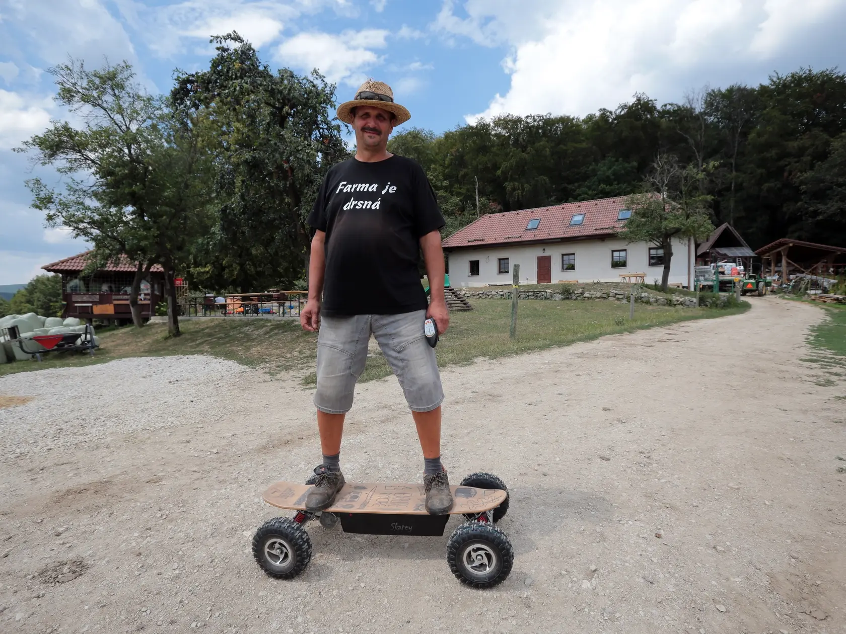 Hospodár Martin Bagár na svojej Farme.