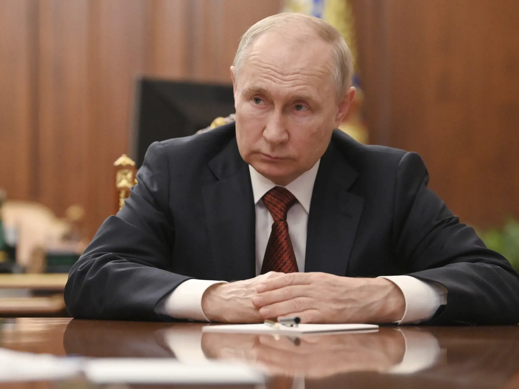 EBE 26 Moskva - Na snímke ruský prezident Vladimir Putin počas stretnutia s predsedom ruskej Štátnej dumy Vjačeslavom Volodinom v Kremli v Moskve v pondelok 31. júla 2023. FOTO TASR/AP
Russian President Vladimir Putin attends a meeting with Russian Federation Council Speaker Valentina Matviyenko at the Kremlin in Moscow, Russia, Tuesday, Aug. 1, 2023. (Alexander Kazakov, Sputnik, Kremlin Pool Photo via AP)