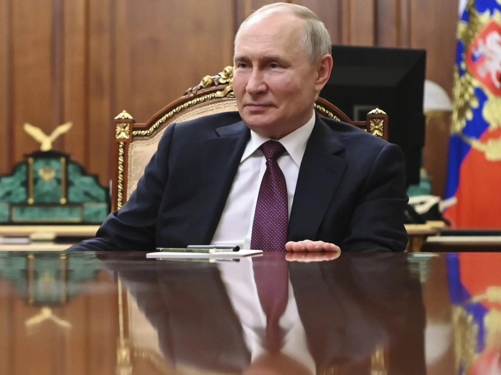 EBE 25 Moskva - Na snímke ruský prezident Vladimir Putin počas stretnutia s predsedom ruskej Štátnej dumy Vjačeslavom Volodinom v Kremli v Moskve v pondelok 31. júla 2023. FOTO TASR/AP
Russian President Vladimir Putin attends a meeting with the Russian State Duma Chairman Vyacheslav Volodin at the Kremlin in Moscow, Russia, Monday, July 31, 2023. (Alexander Kazakov, Sputnik, Kremlin Pool Photo via AP)