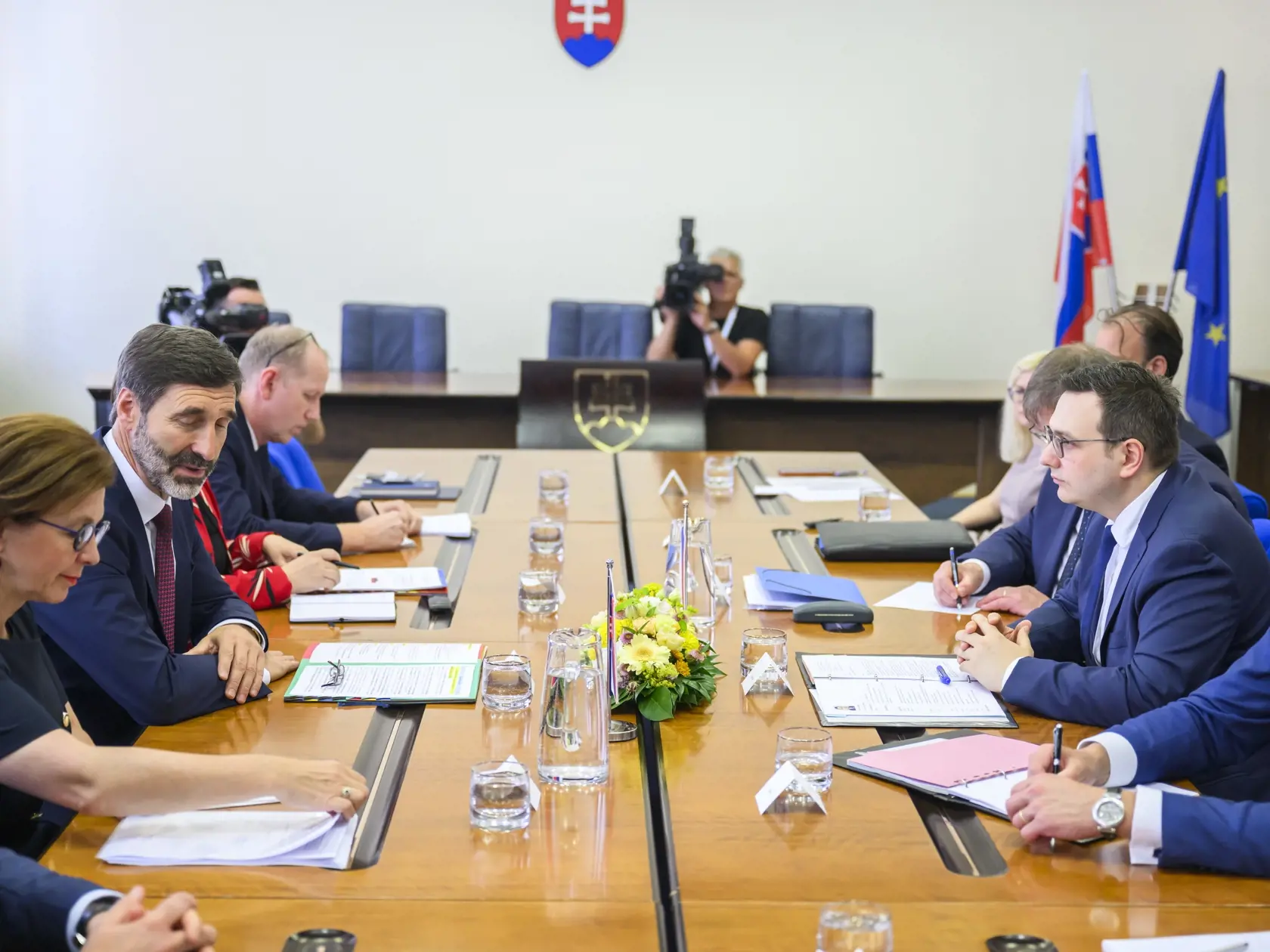 Na snímke druhý sprava minister zahraničných vecí Českej republiky Jan Lipavský a druhý zľava minister zahraničných vecí a európskych záležitostí SR Juraj Blanár (Smer-SD) počas plenárneho rokovania na Ministerstve zahraničných vecí a európskych záležitostí v Bratislave 18. júna 2024. FOTO TASR - Jaroslav Novák