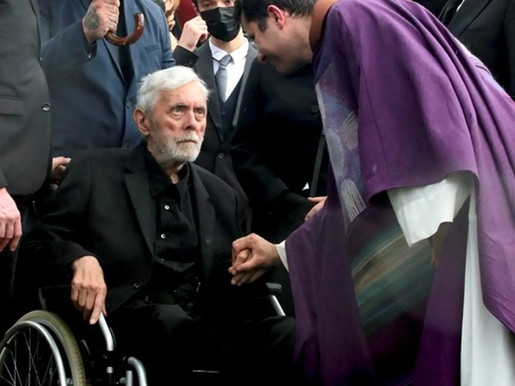 Josef Abrhám pred kostolom v Šlapaniciach