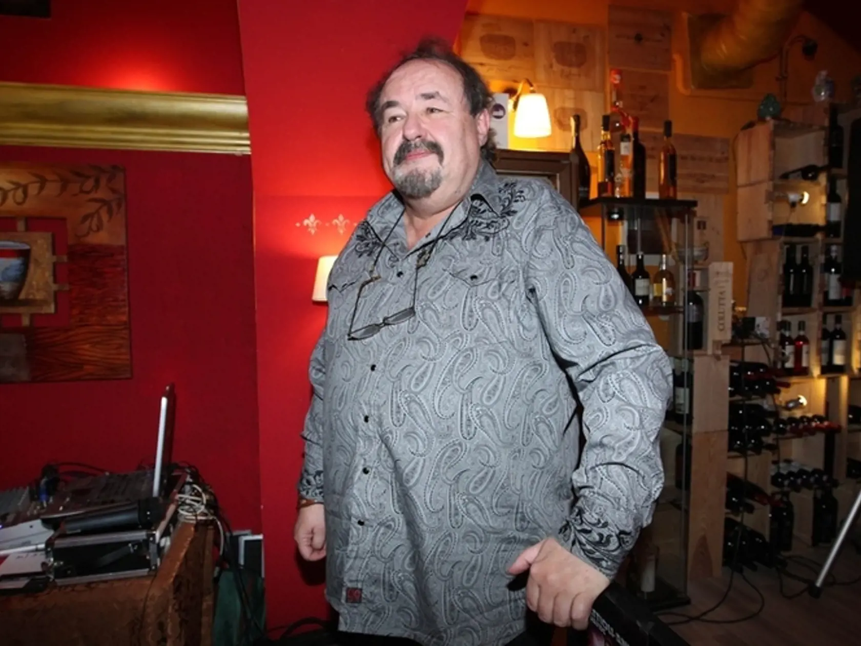 Komik Petr Novotný pred rokmi skolaboval priamo na letisku