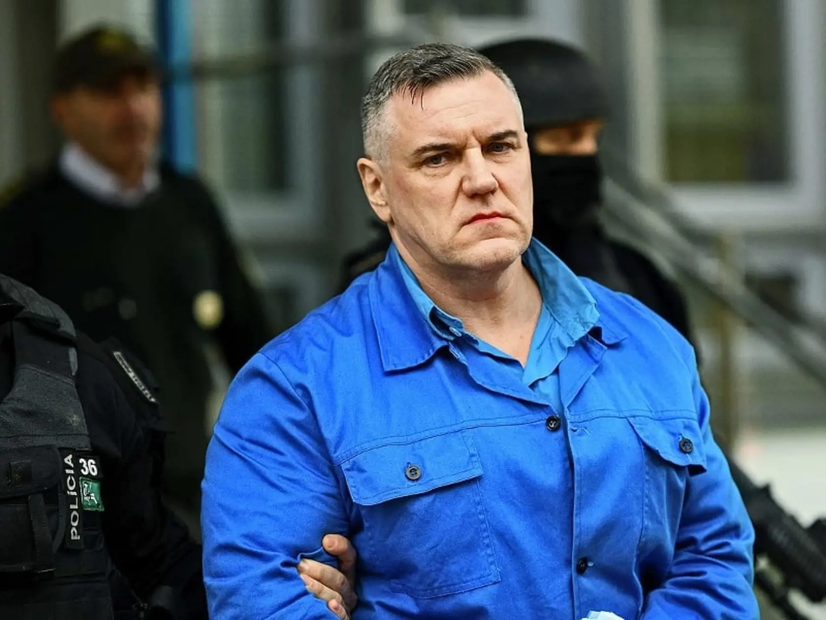 V knihe o doživotne odsúdenom mafiánskom bossovi Mikulášovi Černákovi, ktorú napísal spolu so svojou snúbenicou Monikou Křivovovou, budú aj podrobnosti z povestnej lyžovačky s bývalým premiérom Mikulášom Dzurindom z roku 2002. Obaja boli v rovnakom čase na Štrbskom Plese. Premiér podal na neho trestné oznámenie, tvrdil, že bol svedkom toho, ako sa z väzby čerstvo prepustený Černák predieral dopredu a sácal do ľudí. Polícia prípad posunula na priestupkové konanie.