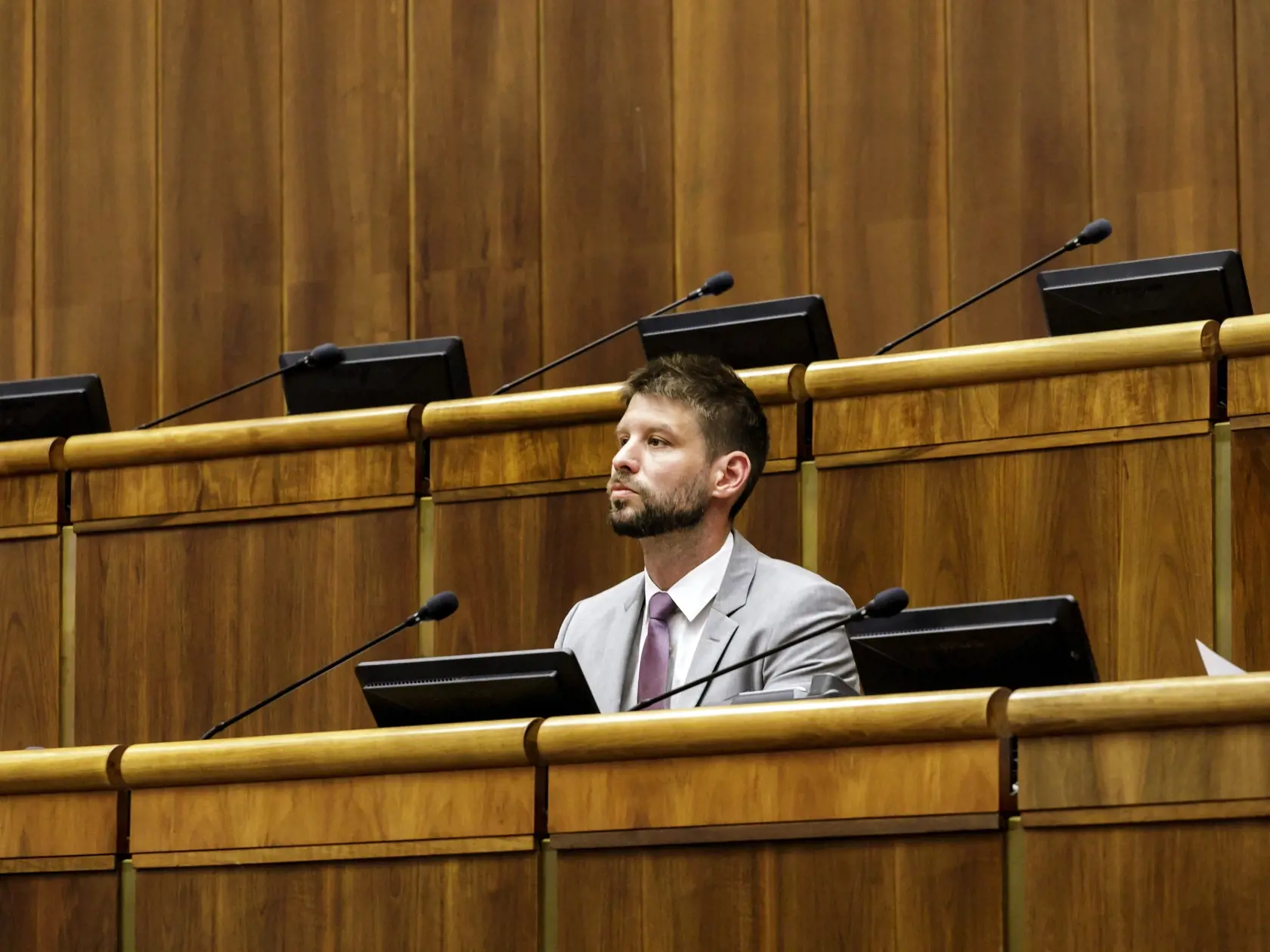 Na snímke podpredseda NRSR Michal Šimečka (Progresívne Slovensko) počas 19. schôdze NRSR v Bratislave 10. septembra 2024. FOTO TASR – Dano Veselský