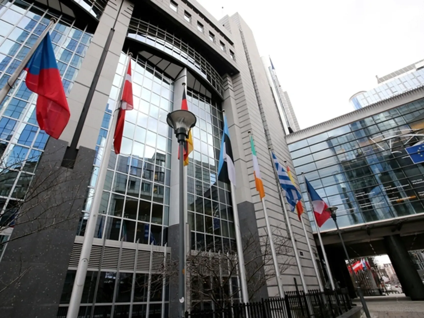 EUROPARLAMENT:
Aj jeho úradníci sú
nespokojní.