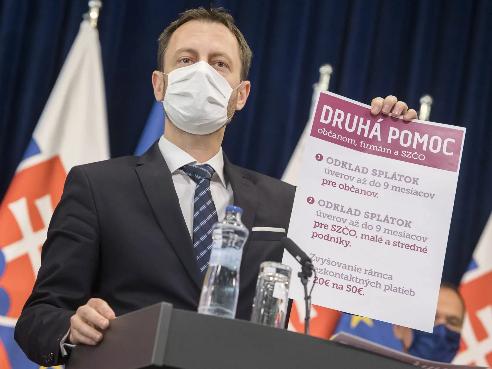 Na snímke minister financií SR Eduard Heger počas tlačovej konferencie so zástupcami bankového sektora  3. apríla 2020 v Bratislave. FOTO TASR - Martin Baumann