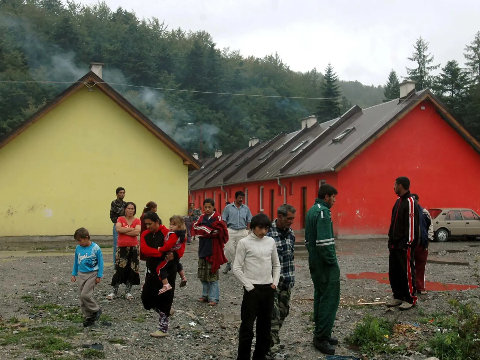 Rómovia v novovybudovanej zástavbe v Rudňanoch.