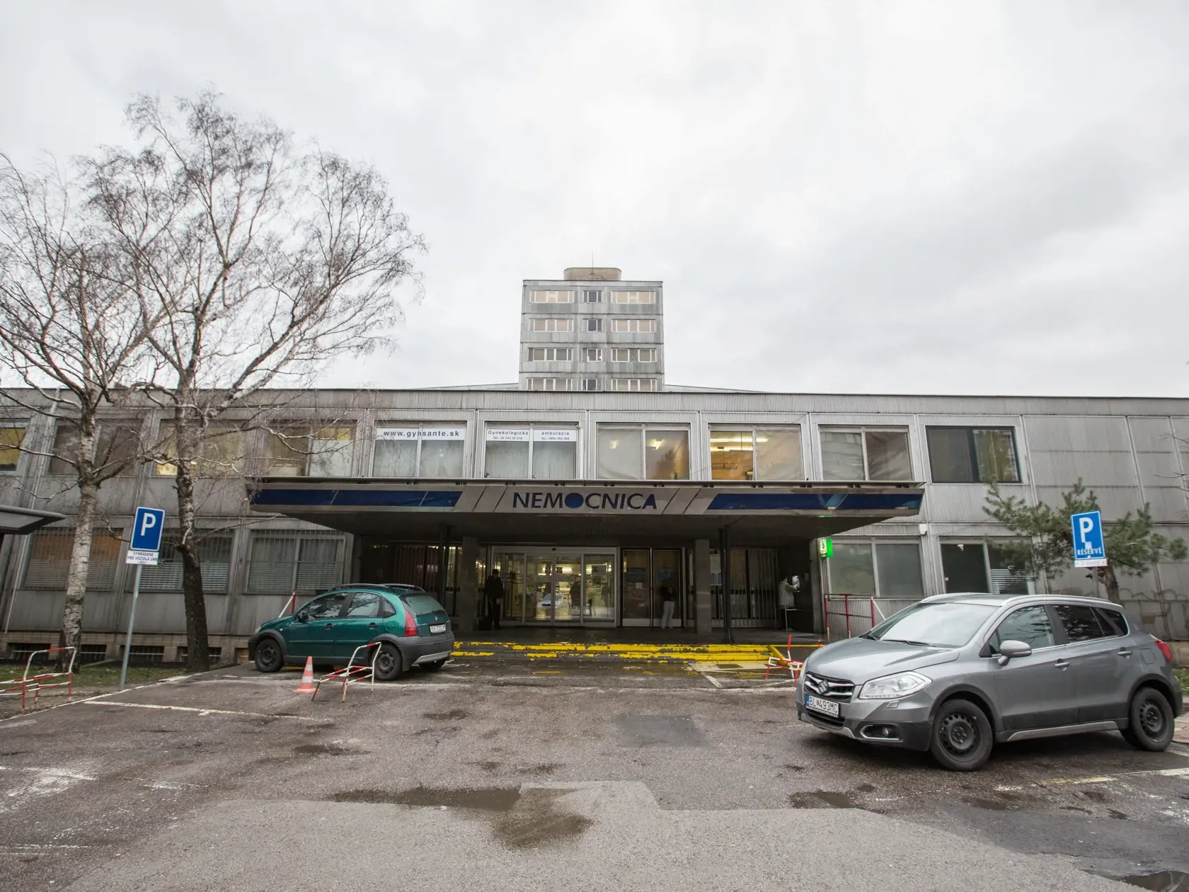 Nemocnica na Kramároch oddelenie Neurochirurgie kde je prednosta Andrej Šteňo.