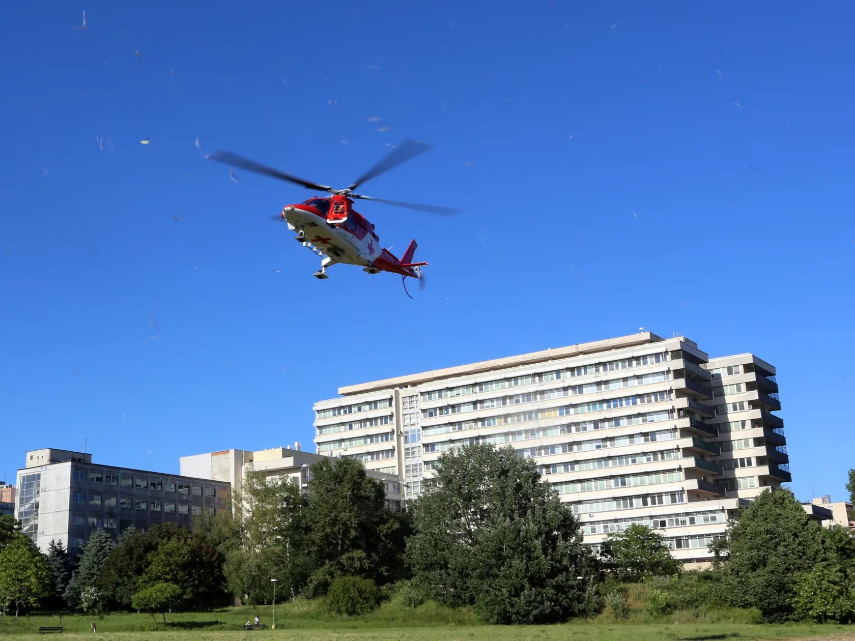 havaria autobusu
nemocnica Kramare
helikoptera
vrtulnik