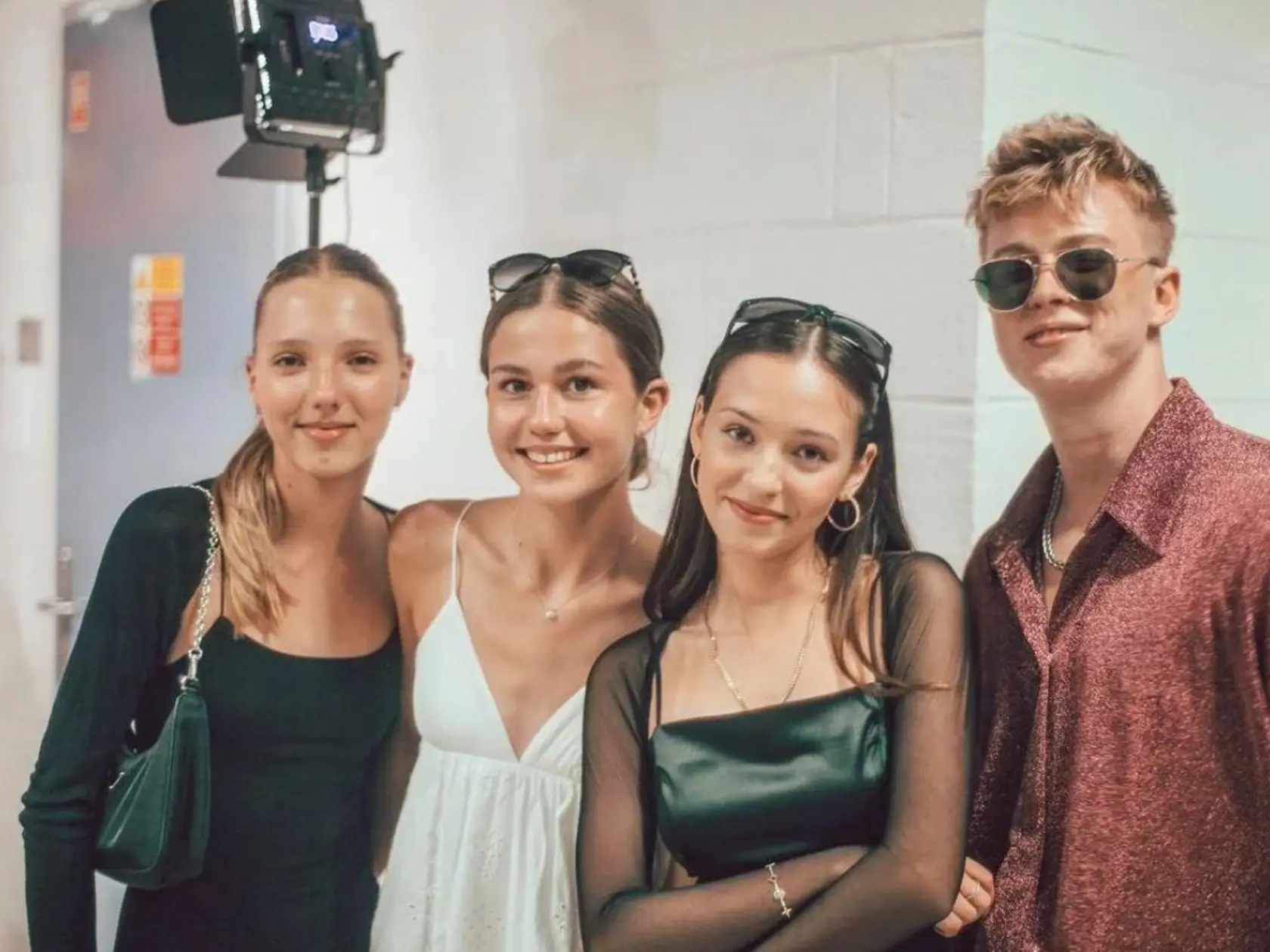 Adam Mišík sa odfotil s Nelly Sofiou a Charlotte Ellou Gottovými.