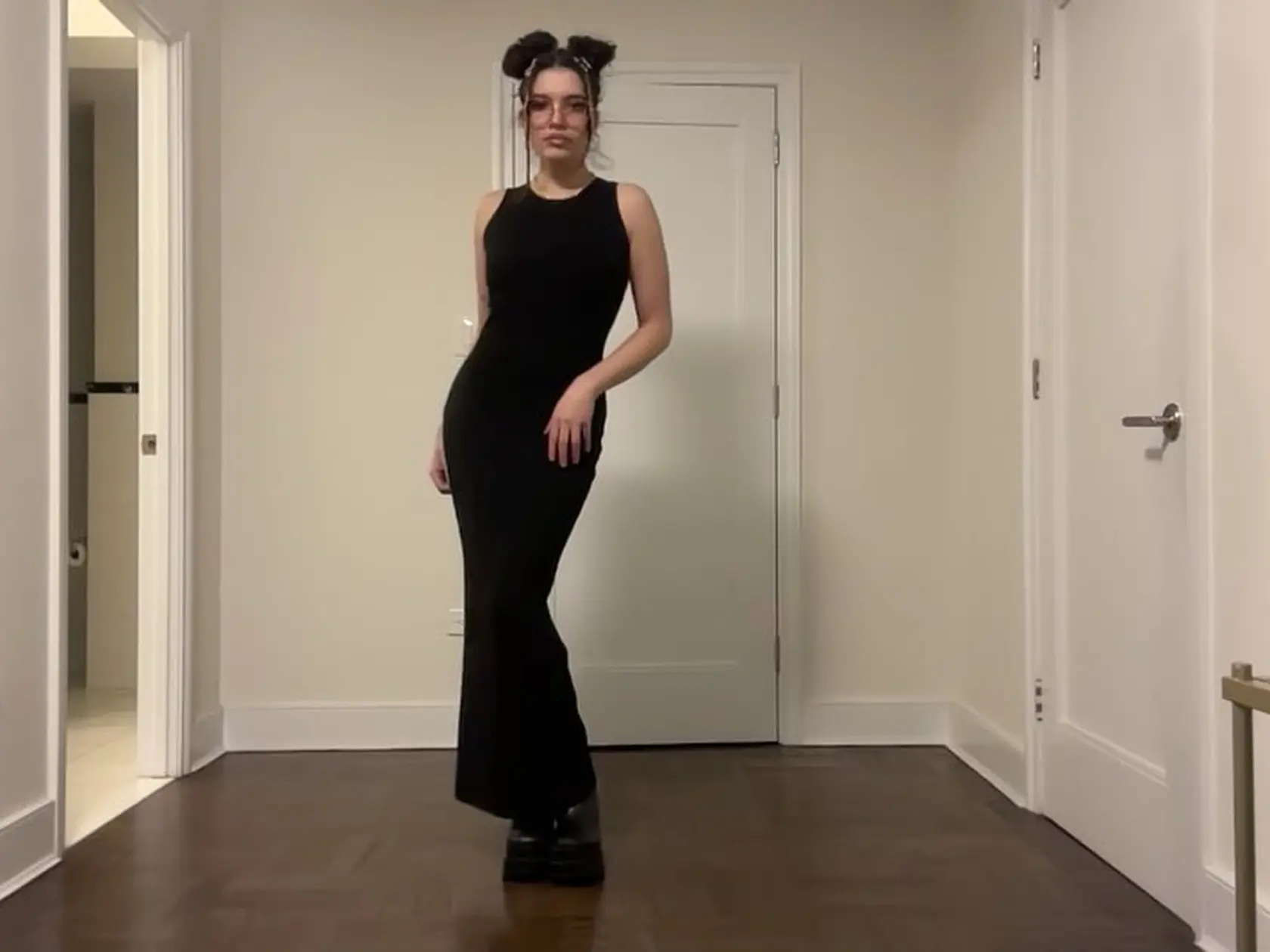 Dcéra speváka Davida Bowieho a modelky Iman. Krásu zdedila po mame, talent po otcovi.