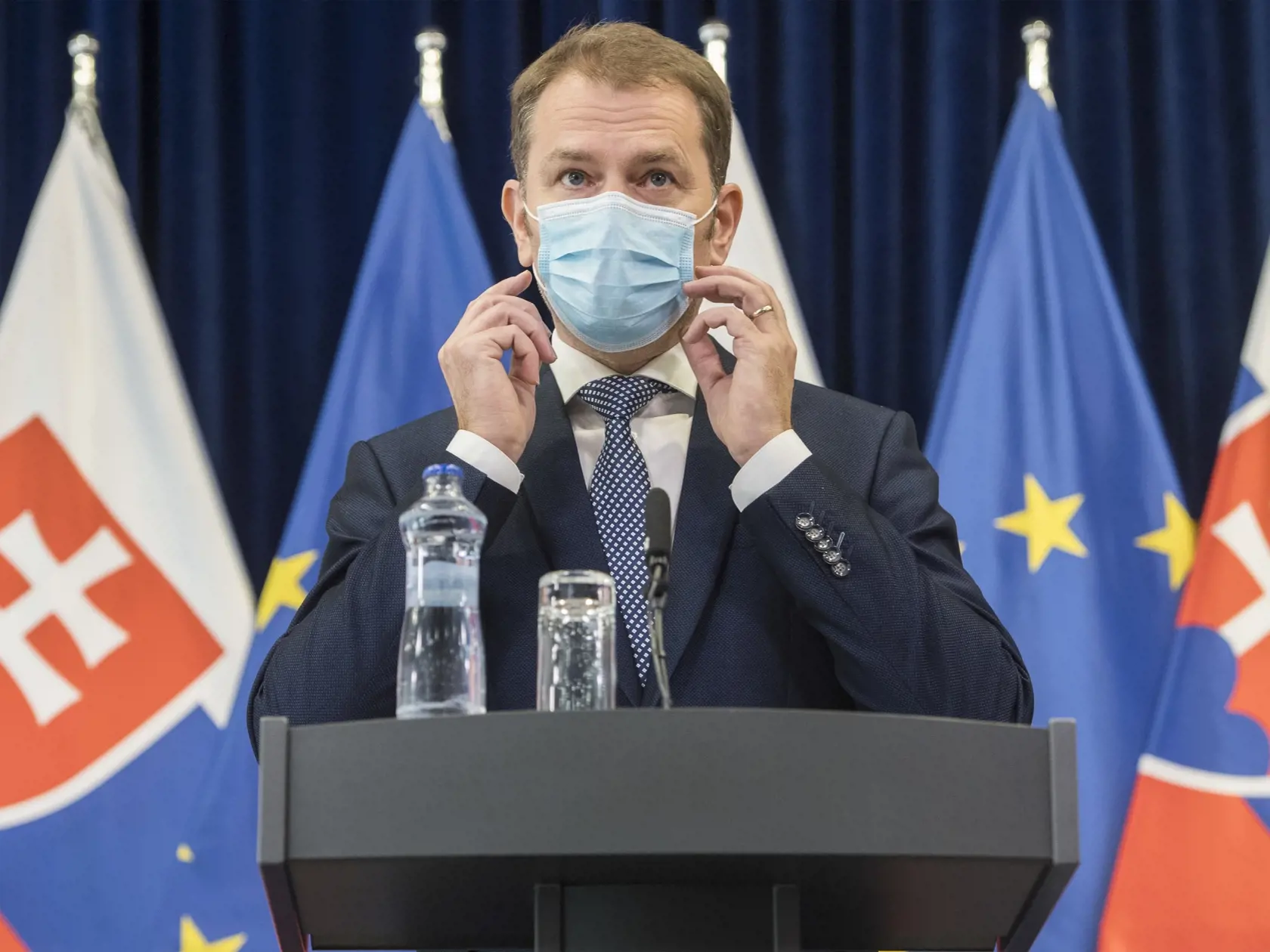 Na snímke premiér SR Igor Matovič počas tlačovej konferencie po rokovaní so zástupcami bankového sektora 3. apríla 2020 v Bratislave. FOTO TASR - Martin Baumann