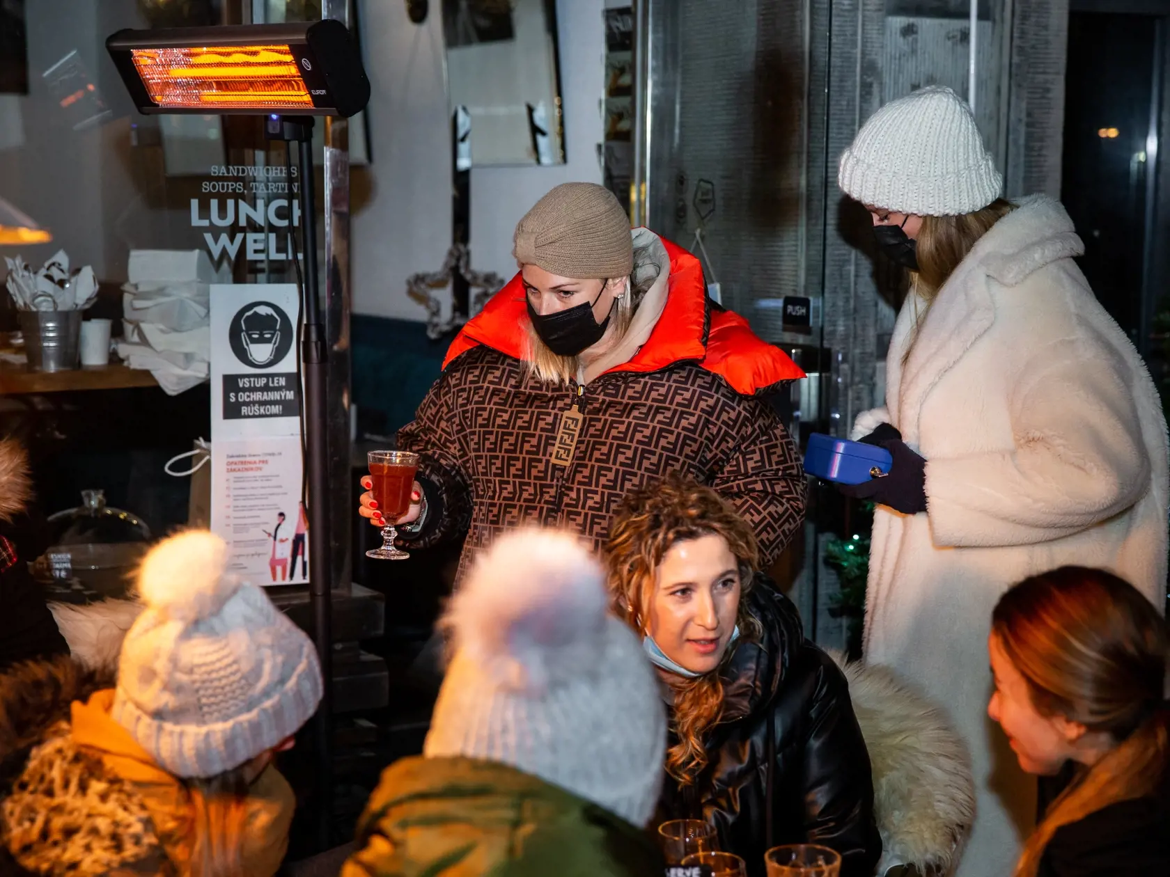 Charitatívny vianočný punč, ktorého sa aktívne zúčastnila aj bývalá tenistka Dominika Cibulková.