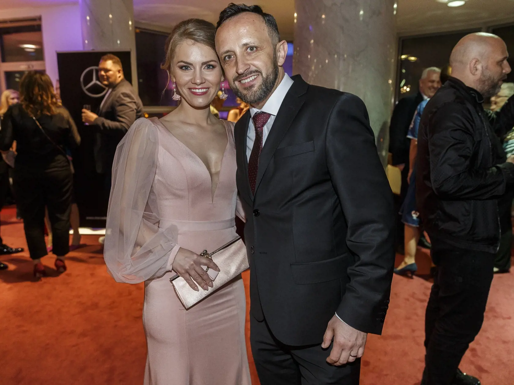 Na snímke počas párty po skončení priameho prenosu z galavečera OTO 2019. Na snímke Ondrej Kandráč s manželkou Erikou.