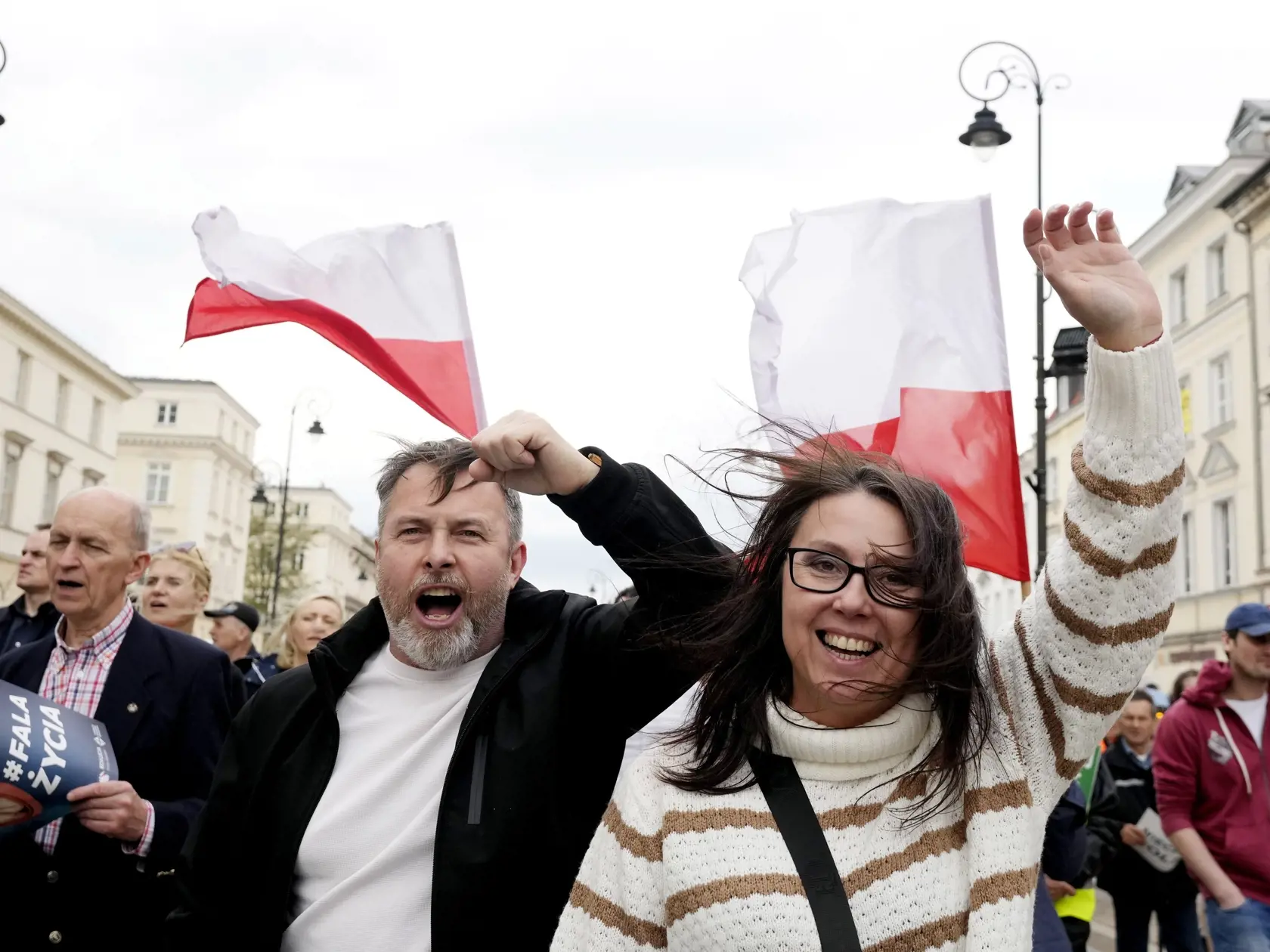 KK70 Varšava - Tisíce ľudí sa v v nedeľu 14. apríla 2024 vydali na pochod ulicami Varšavy, aby protestovali proti vládou navrhovanej liberalizácii prísnych pravidiel na vykonávanie interrupcií. FOTO TASR/AP
Anti-abortion demonstrators march in support of every conceived life and against steps taken by the new government to liberalize Poland's strict law and allow termination of pregnancy until the 12th week, in Warsaw, Poland, on Sunday, April 14, 2024. Last week, Poland's parliament, which is d