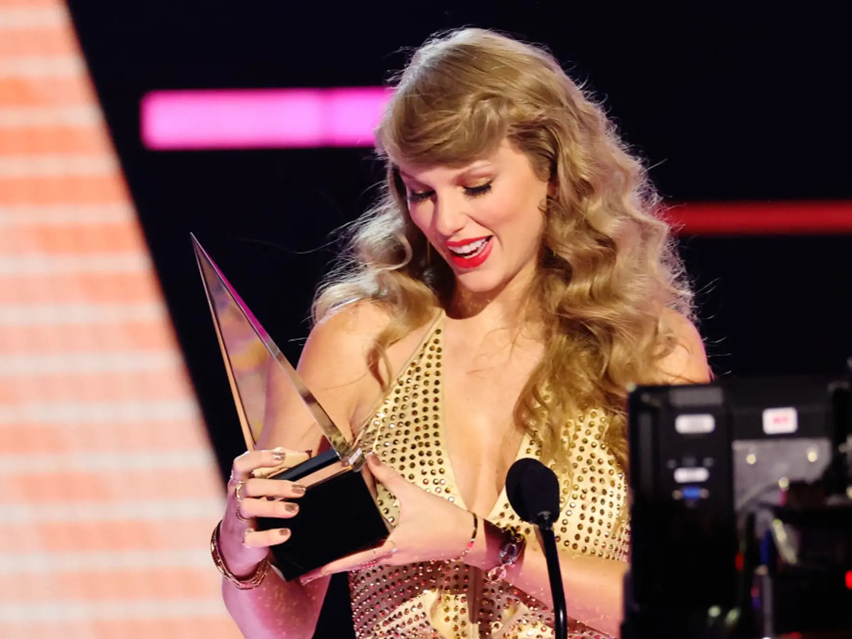 Speváčka Taylor Swift si domov odniesla hneď šesť vzácnych sošiek.