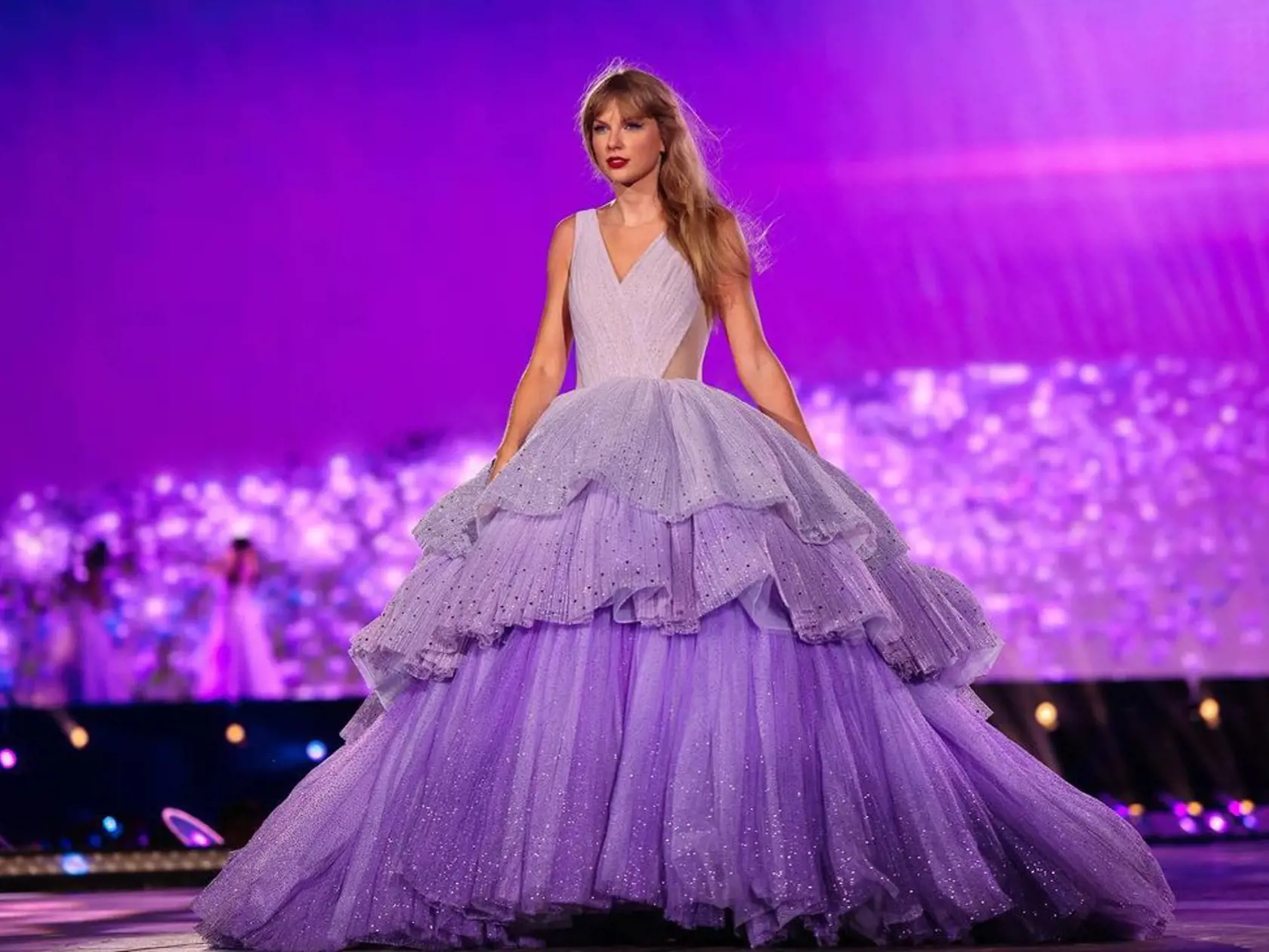 Taylor Swift na svojom turné ERAS TOUR predvádza životnú formu a skvelé outfity.