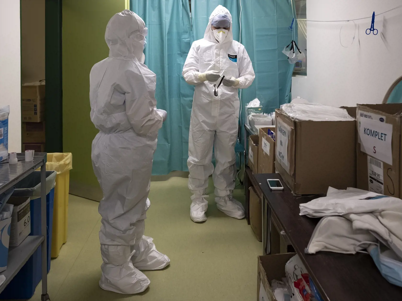 Nemocnice museli reprofilizovať oddelenia, aby mali kde liečiť pacientov s infekciou covid-19.
