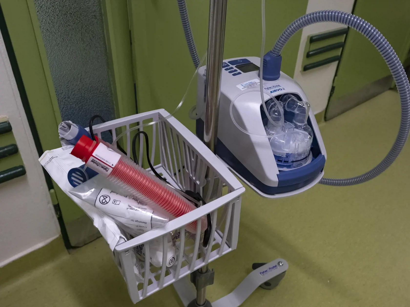 Na bežnom covidovom oddelení pacientom podávajú aj vysokoprietokový kyslík.