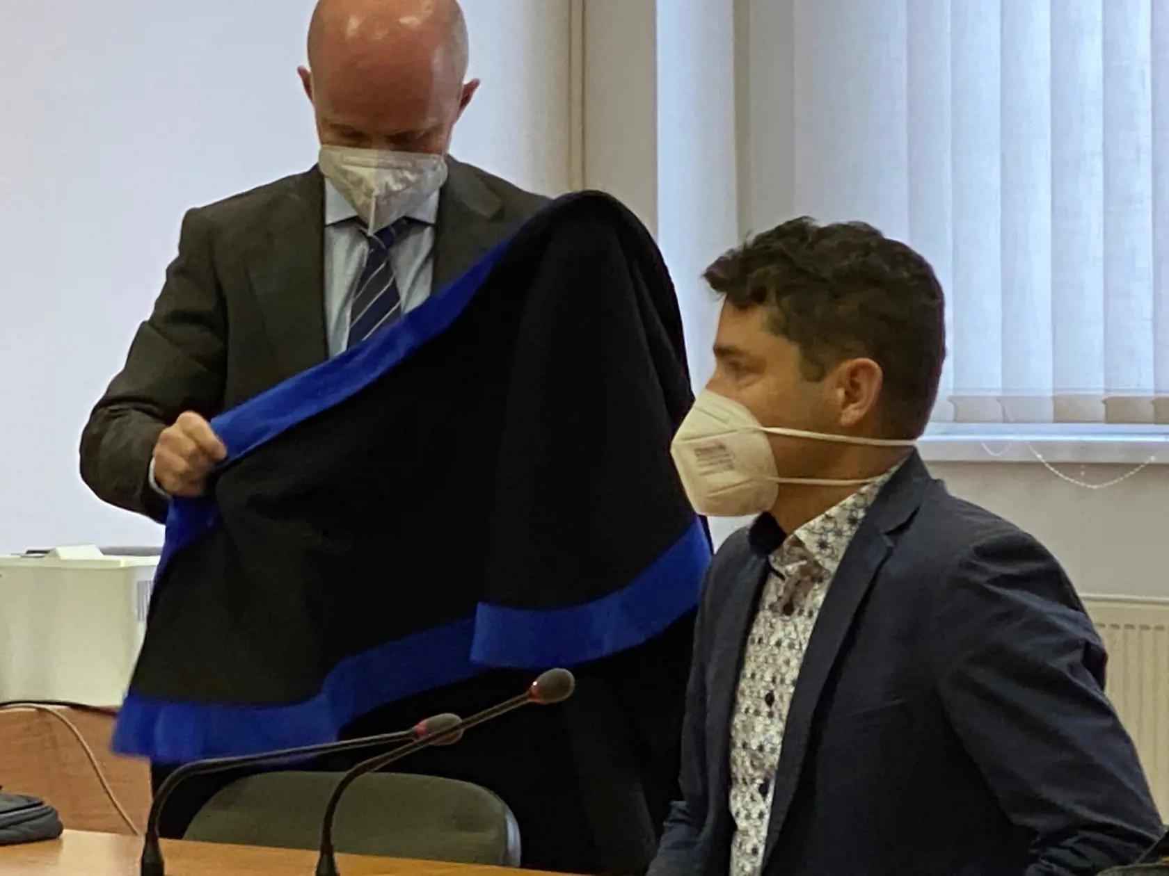 Obhajca Sergej Romža a obžalovaný telocvikár Michal B .(39) z Prešova.