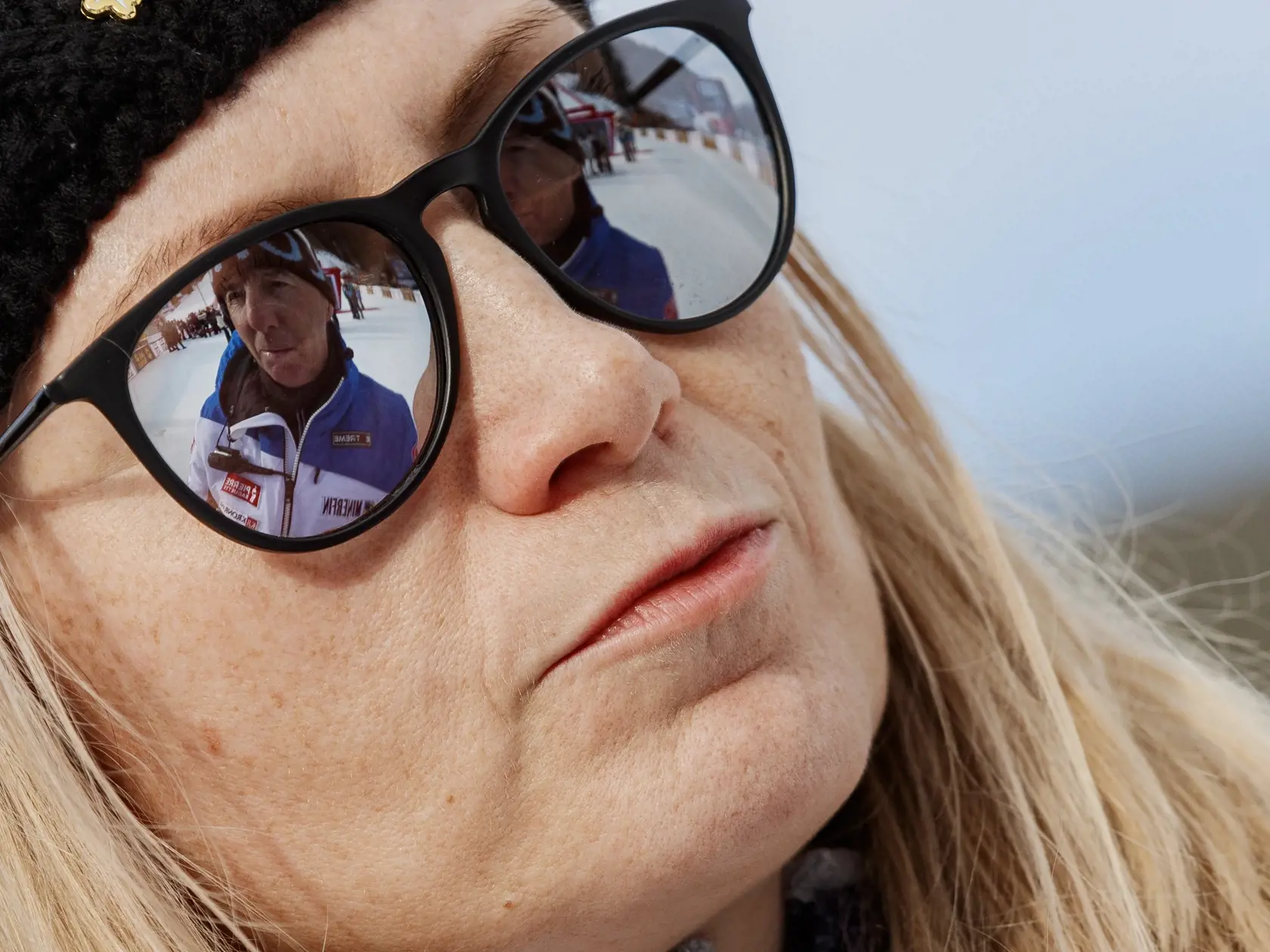 Na snímke Livo Magoni a Petra Zorvan (za slobodna Hudecová) v cieli druhého kola pretekov obrovského slalomu Svetového pohára v alpskom lyžovaní žien v Kranjskej Gore.