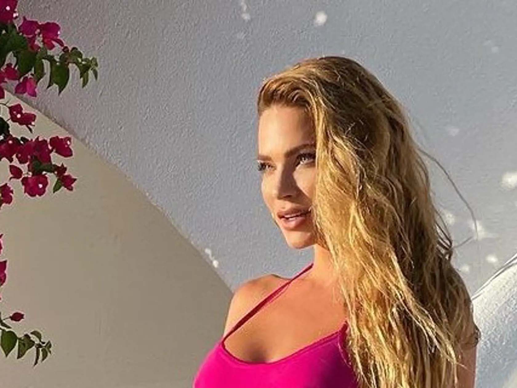 Andrea VEREŠOVÁ pózovala ako bábika BARBIE. Ach to sú krivky... A tie šaty! Nemohli byť kratšie!
