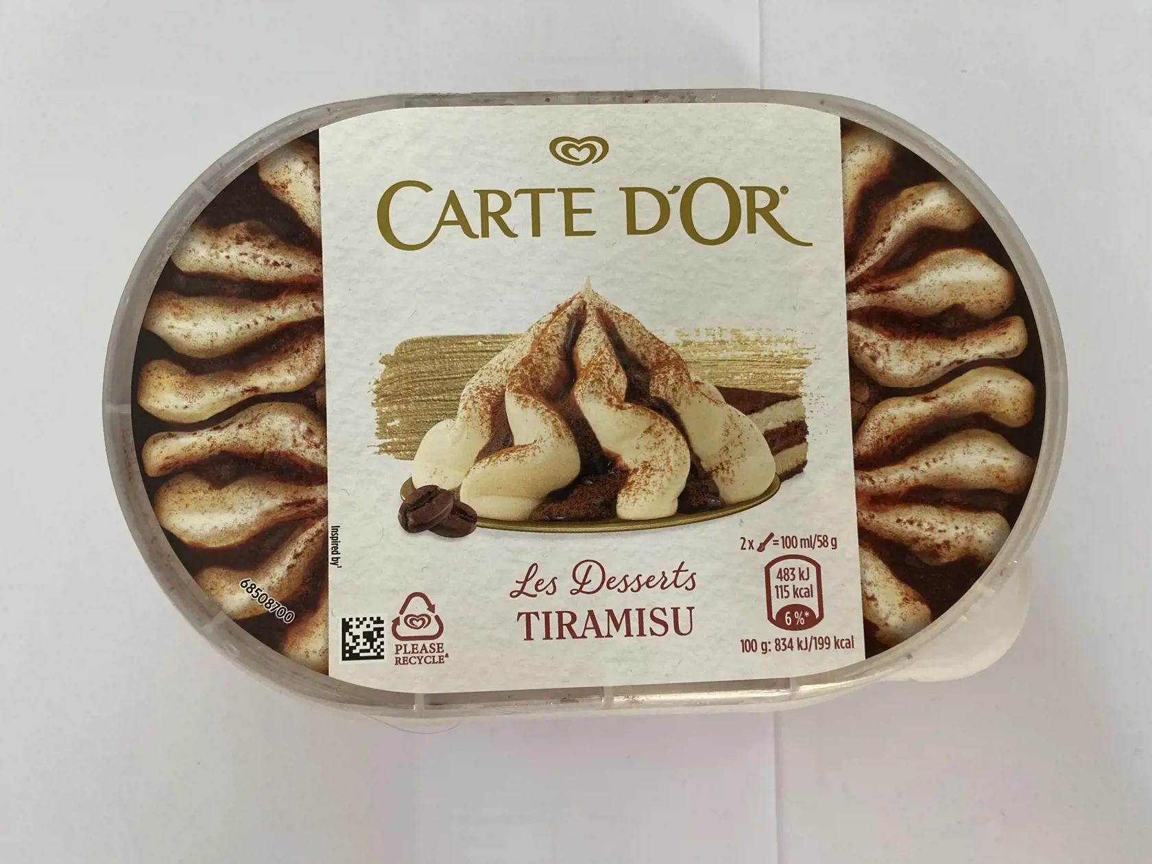 9. Carte dOr Tiramisu 7,49€: Znova vidíme kombináciu mlieka, jednoduchého cukru, rastlinného tuku, stabilizátorov, emulgátorov, ďalej tu nájdeme škrob a kypriace látky. Vidíme, že sa jedná o vysokospracovanú potravinu, ktorá je navyše nevhodná pre celiatikov z dôvodu obsahu pšenice. Z výživového hľadiska tu nenájdeme nič zaujímavé.