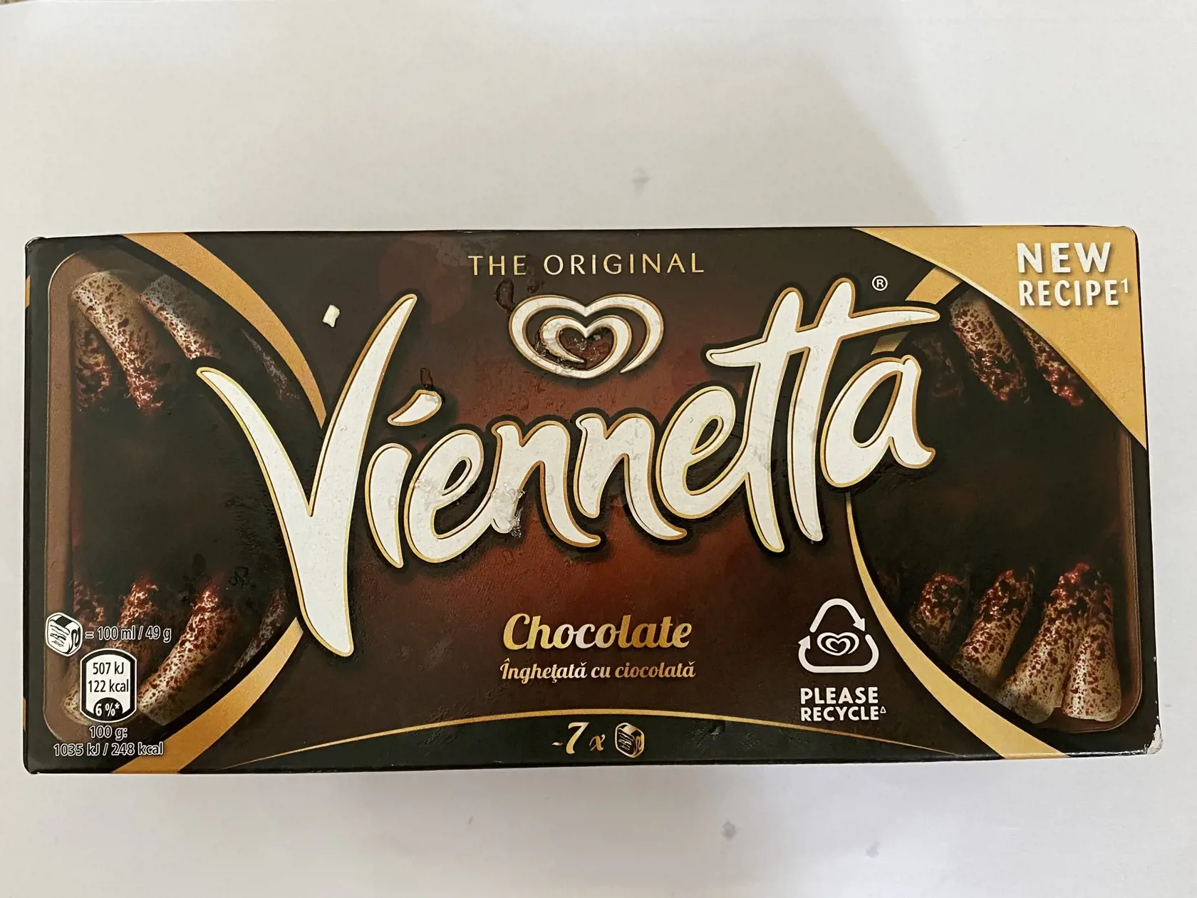 4. Viennetta - čokoládová 3,39€: Táto zmrzlina je znova kombináciou mlieka, cukru, tuku, rôznych emulgátorov a stabilizátorov. Znova platí, že hovoríme o potravine, ktorá nám zo zdravotného hľadiska veľa dôležitých živín neposkytne.