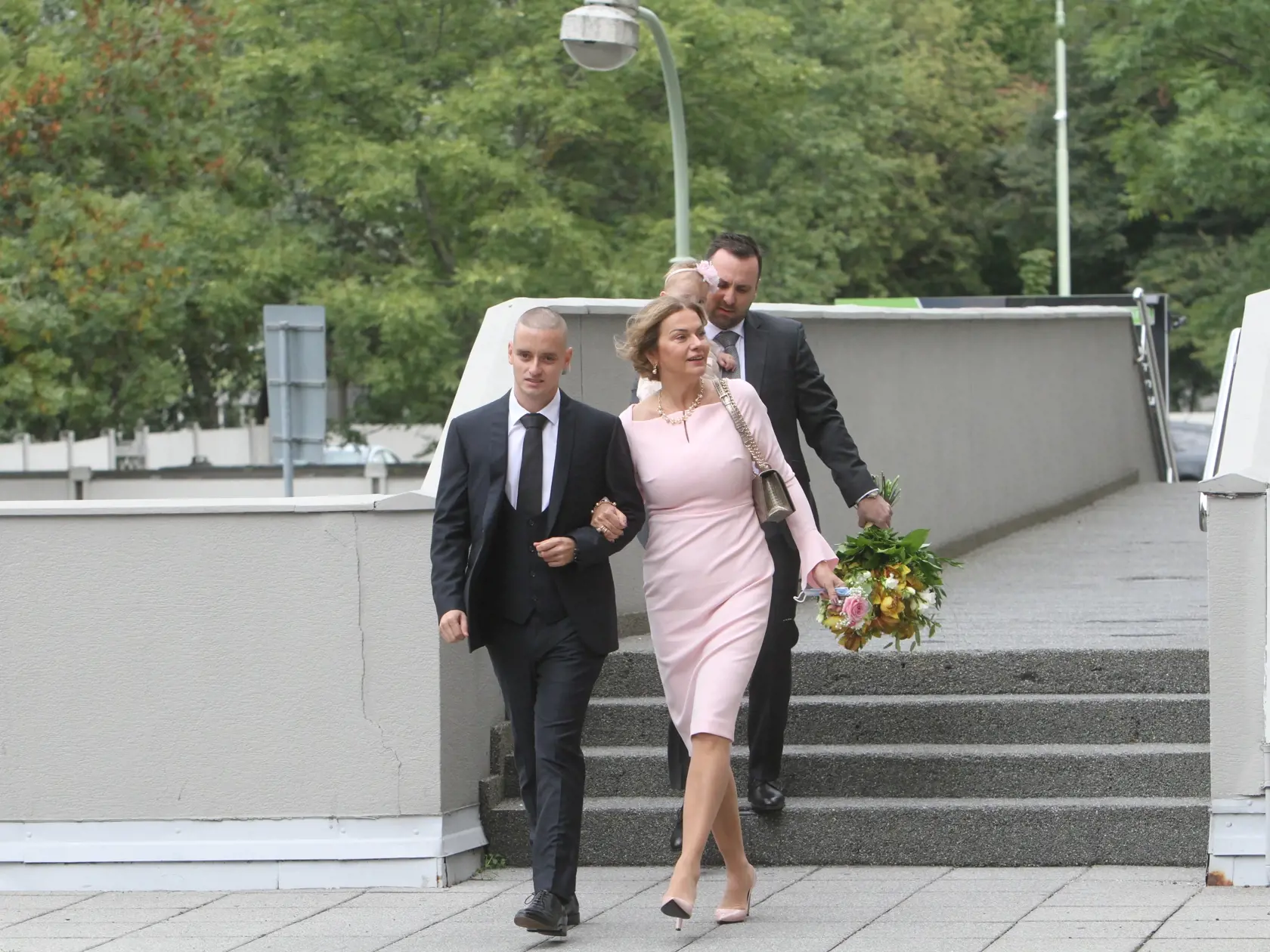 Monika Beňová rok po pôrode ohúrila na synovej svadbe skvelou postavou.
