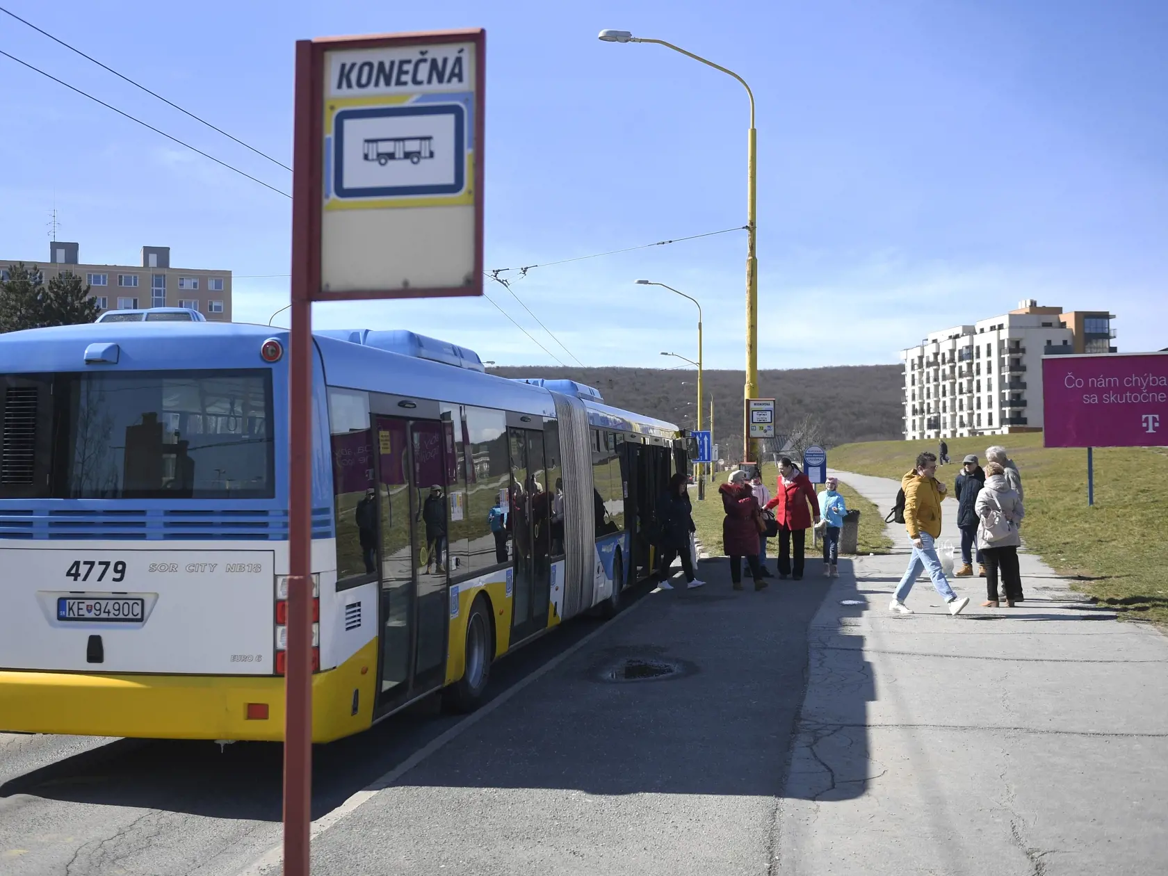 Cestujúci košickou mestskou hromadnou dopravou si od júna tohto roka priplatia.